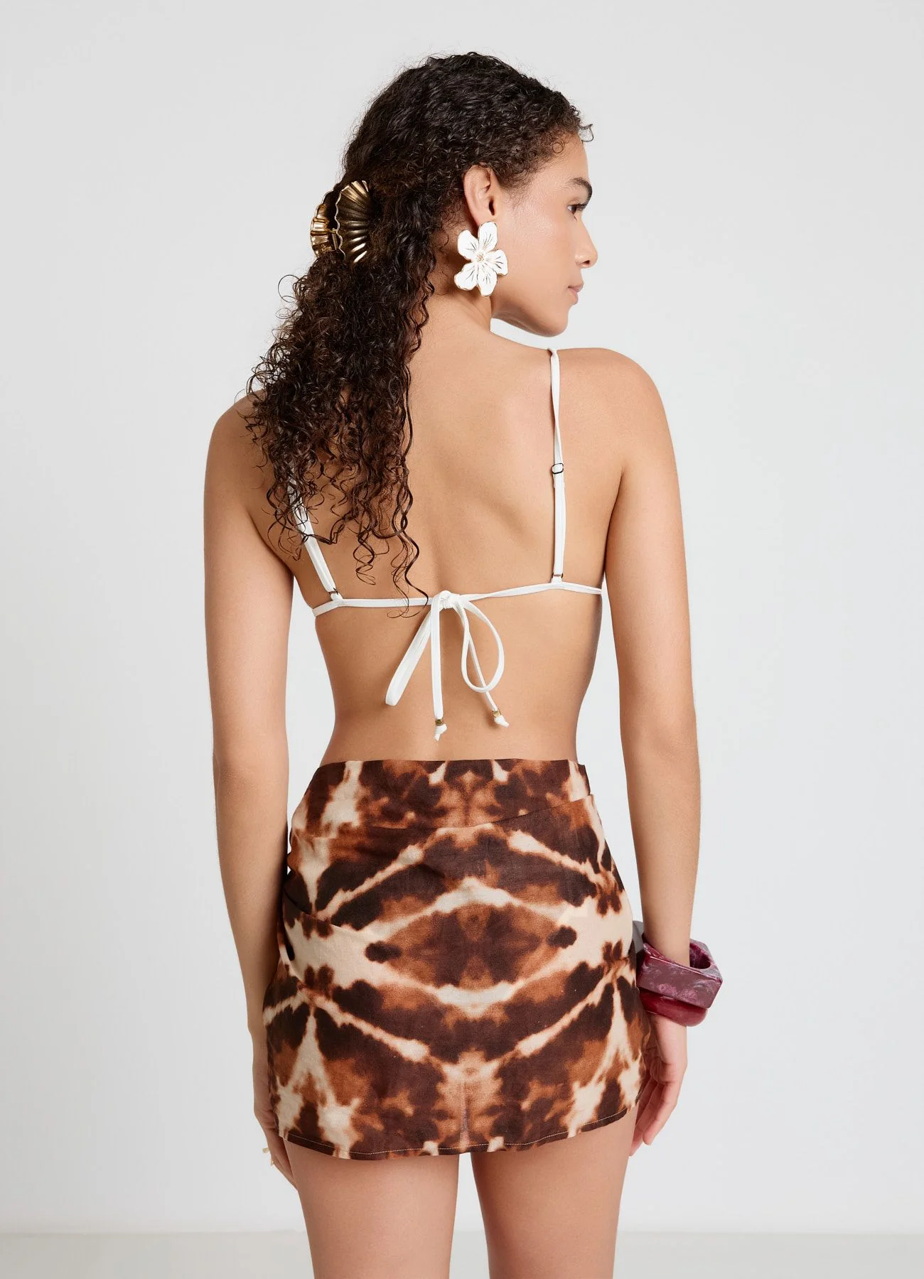 Pareo corto con stampa tie-dye e nodo