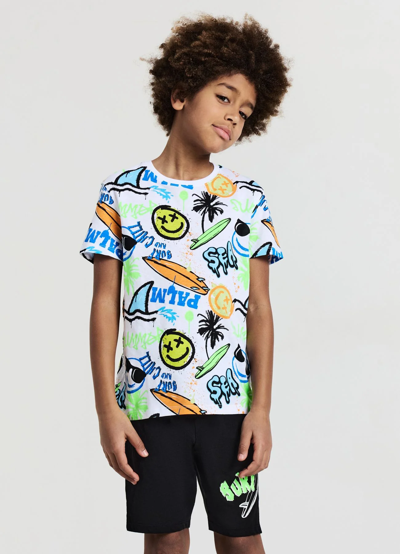 Set t-shirt e shorts con stampe - Image 4