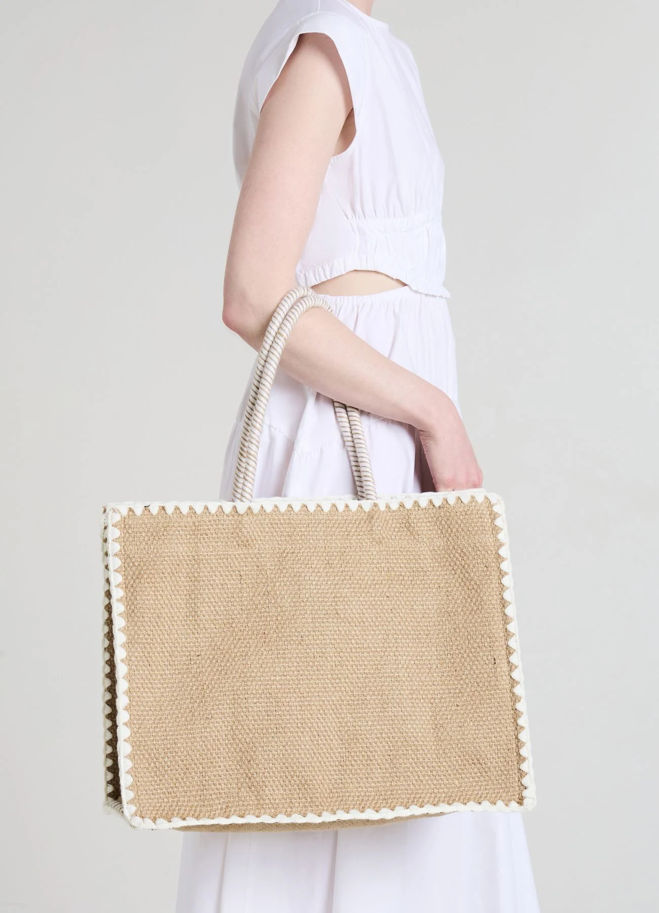 Shopper in juta con ricamo
