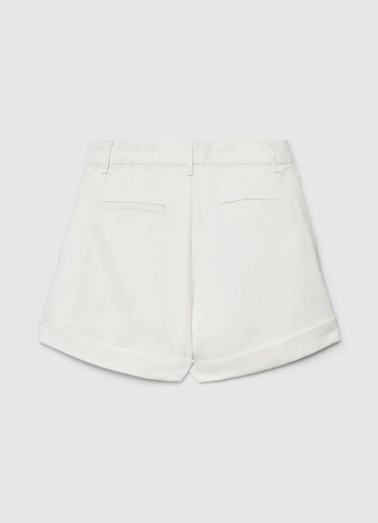 Shorts chino con risvolto - Image 6