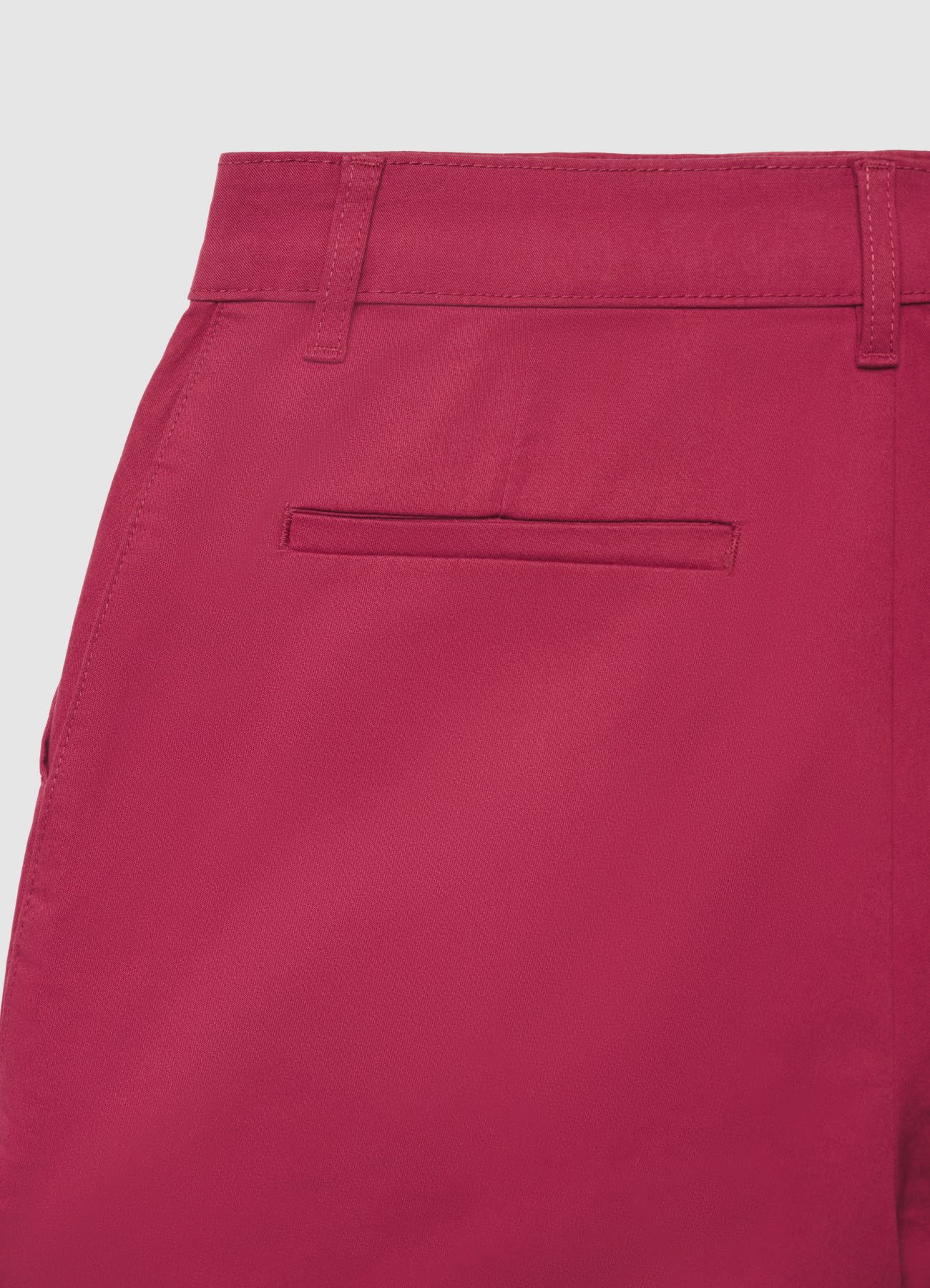 Shorts chino con risvolto - Image 2