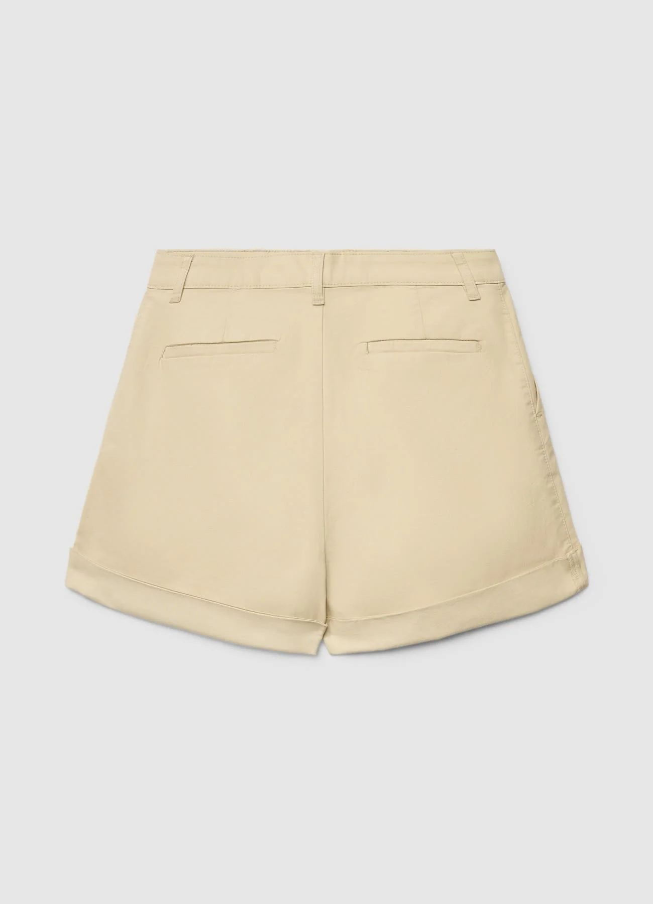 Shorts chino con risvolto - Image 4