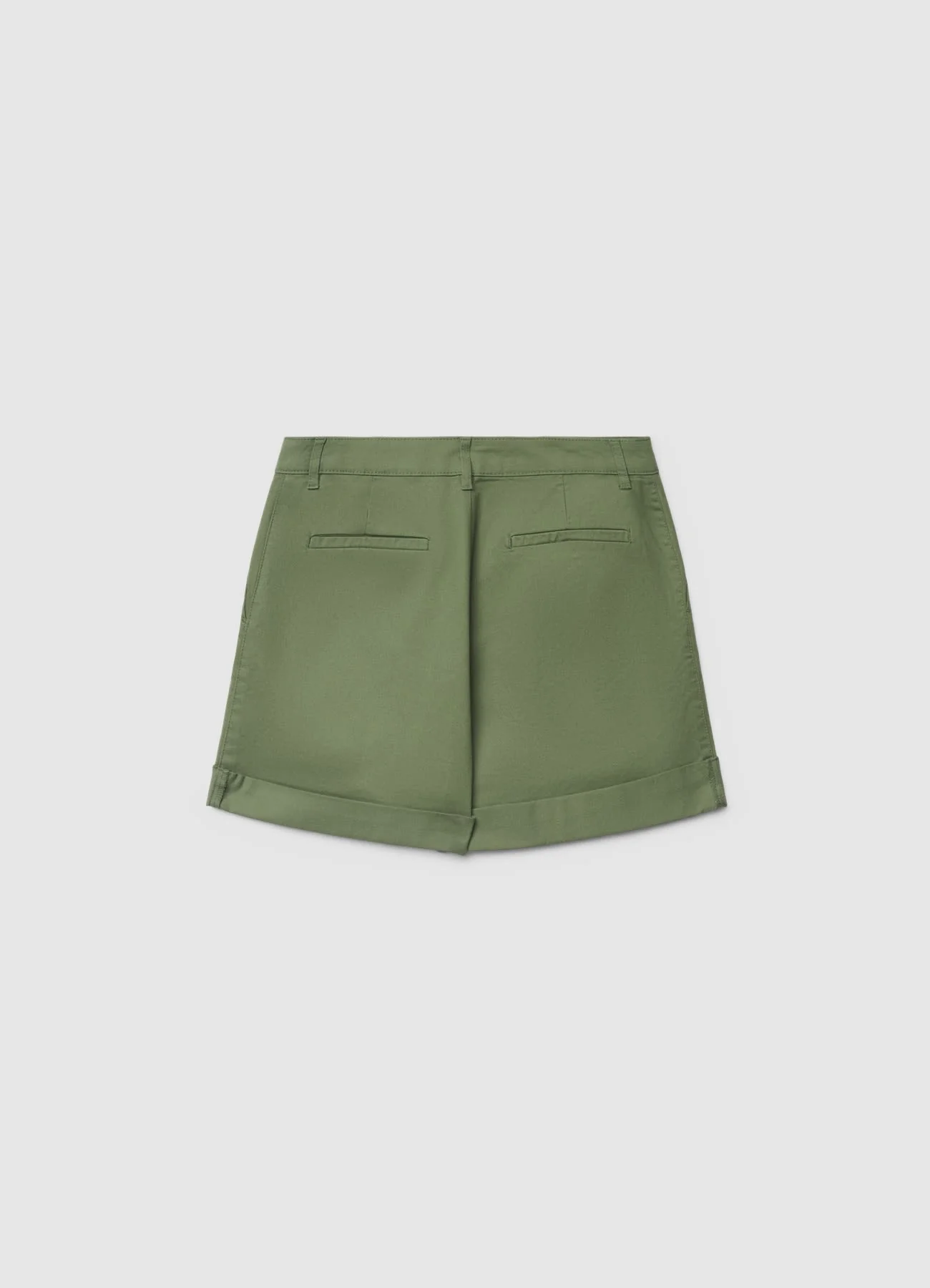 Shorts chino con risvolto