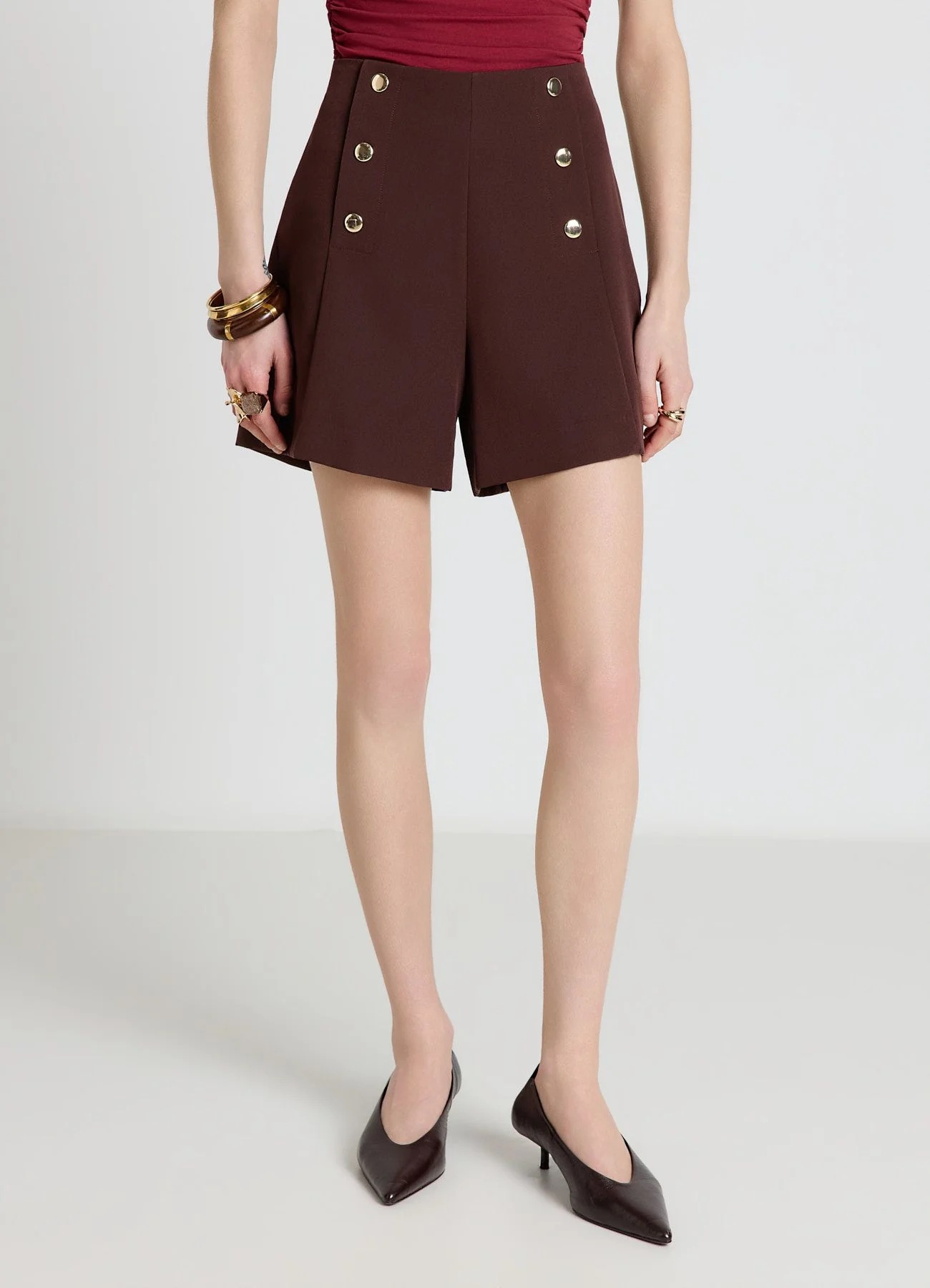 Shorts con bottoni decorativi - Image 3