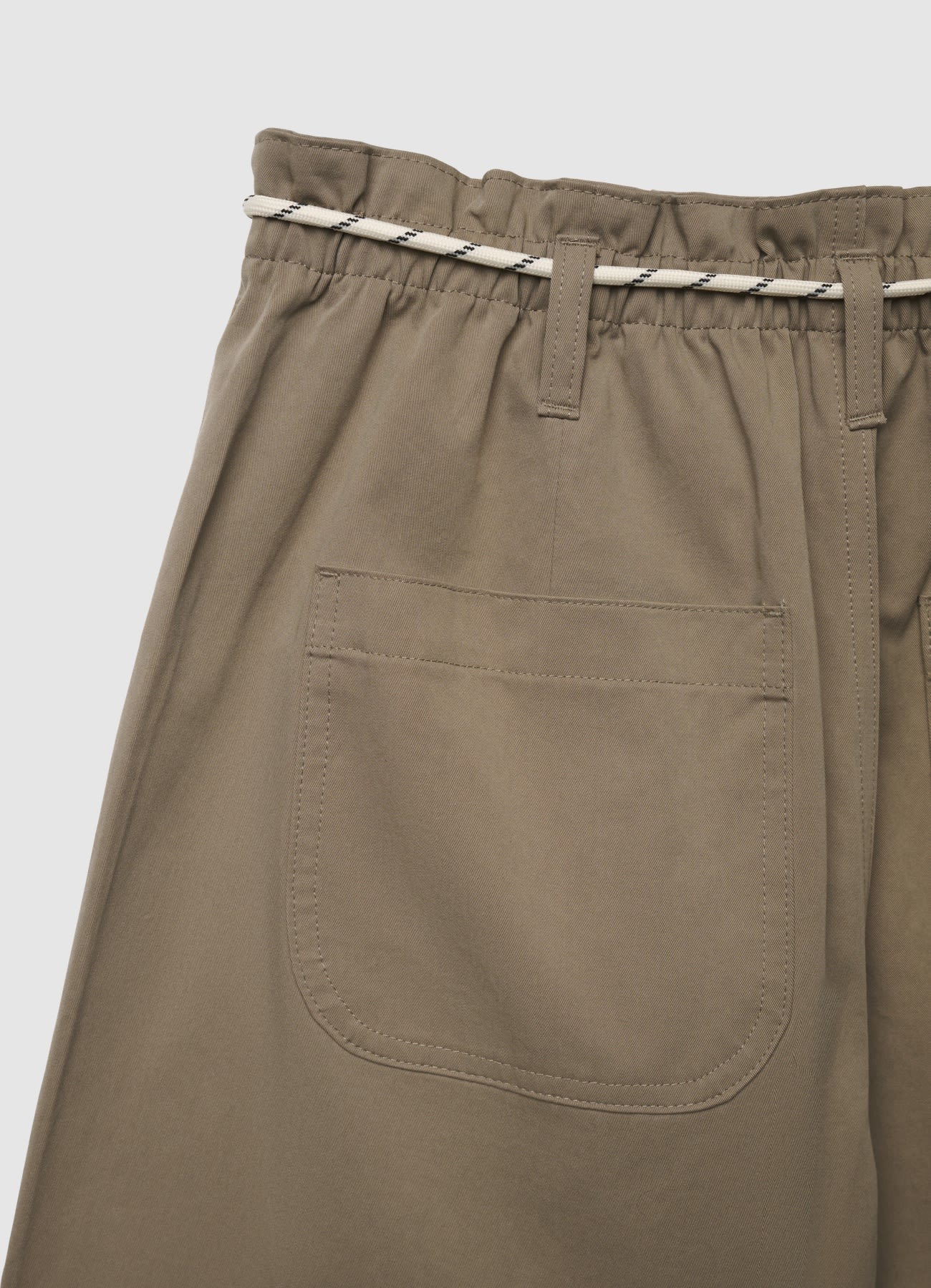 Shorts con cordino e tasche a toppa - Image 6