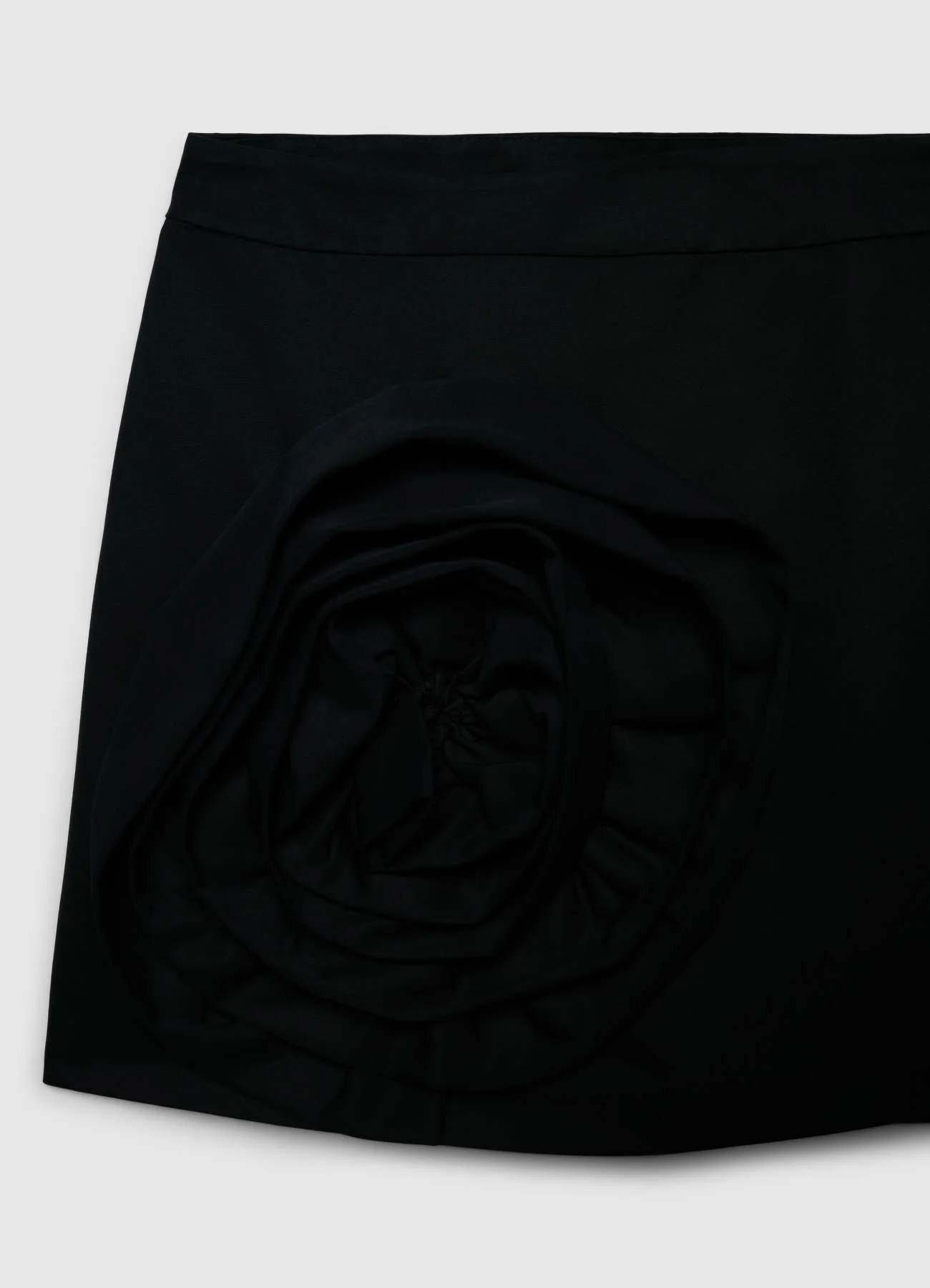 Shorts con fiore applicato - Image 6