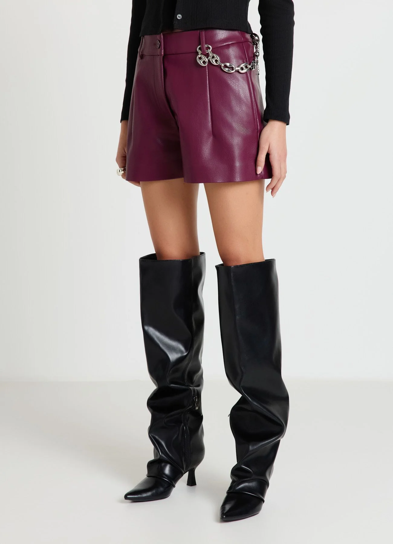 Shorts con pinces effetto pelle