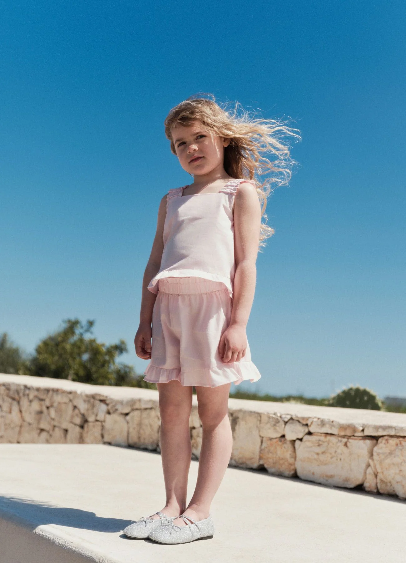Shorts con vita arricciata e rouche - Image 4