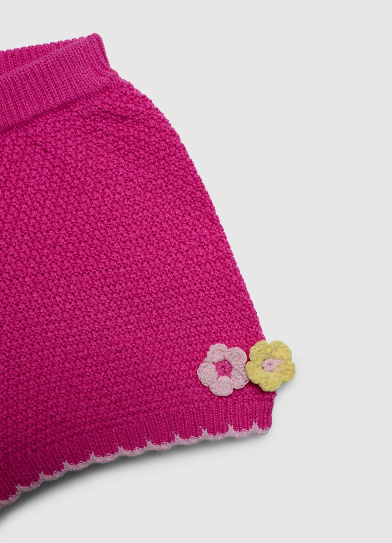 Shorts in crochet con fiori applicati - Image 2