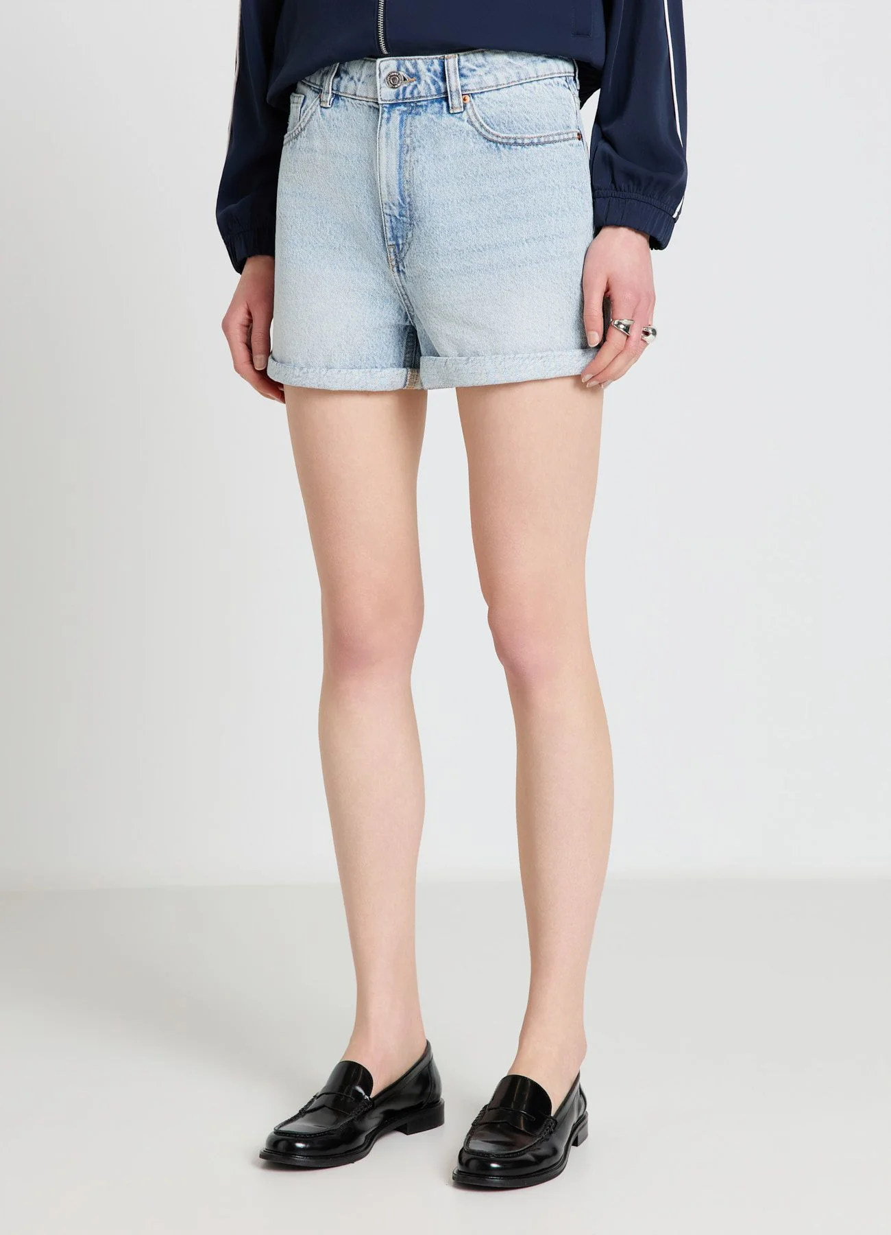 Shorts mom con risvolto - Image 3