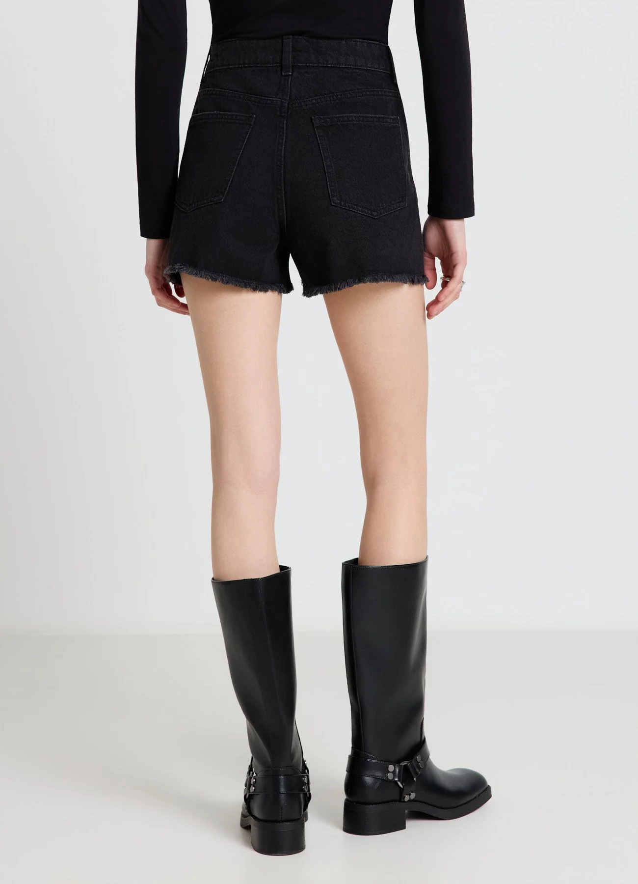 Shorts mom in denim con strappi - Image 3