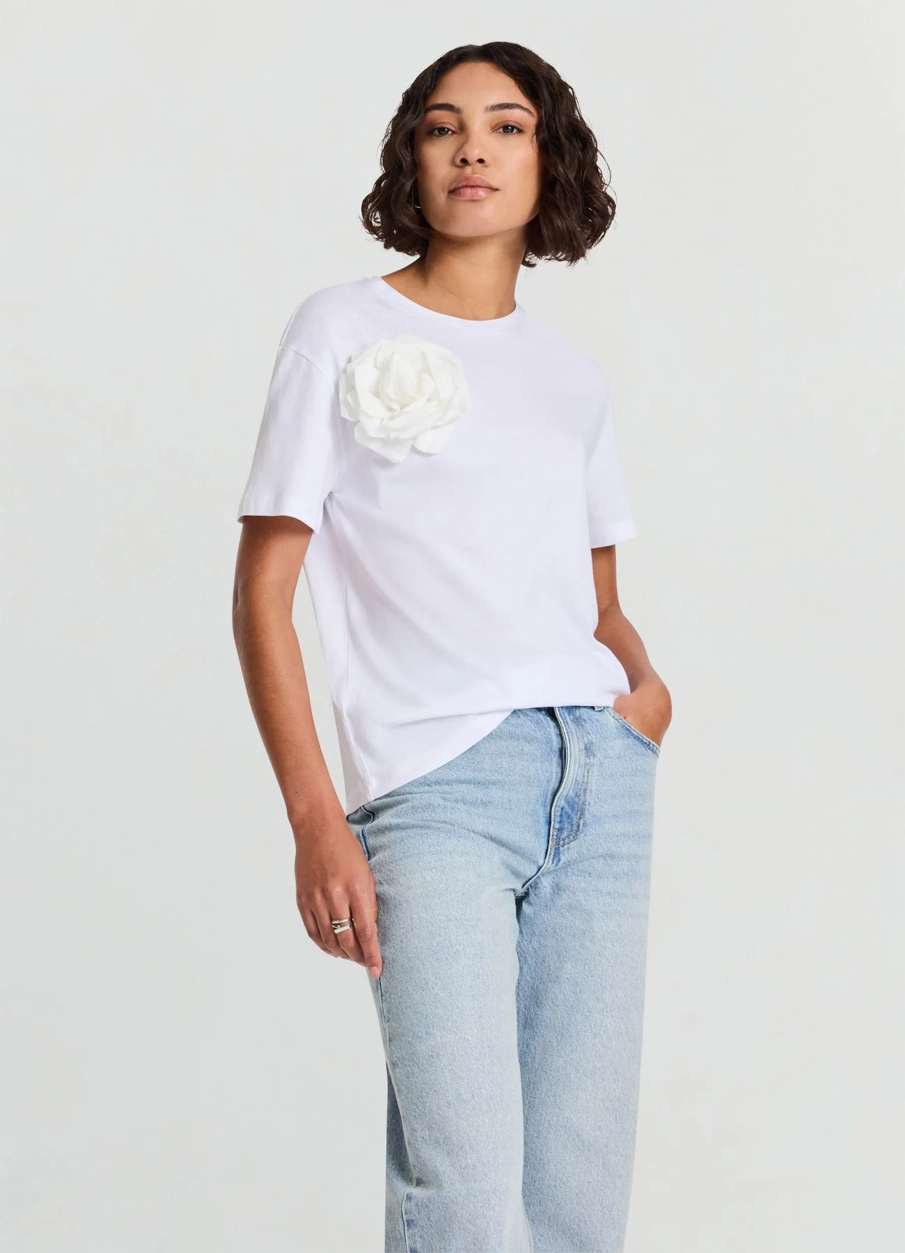 T-shirt con applicazione fiore - Image 7
