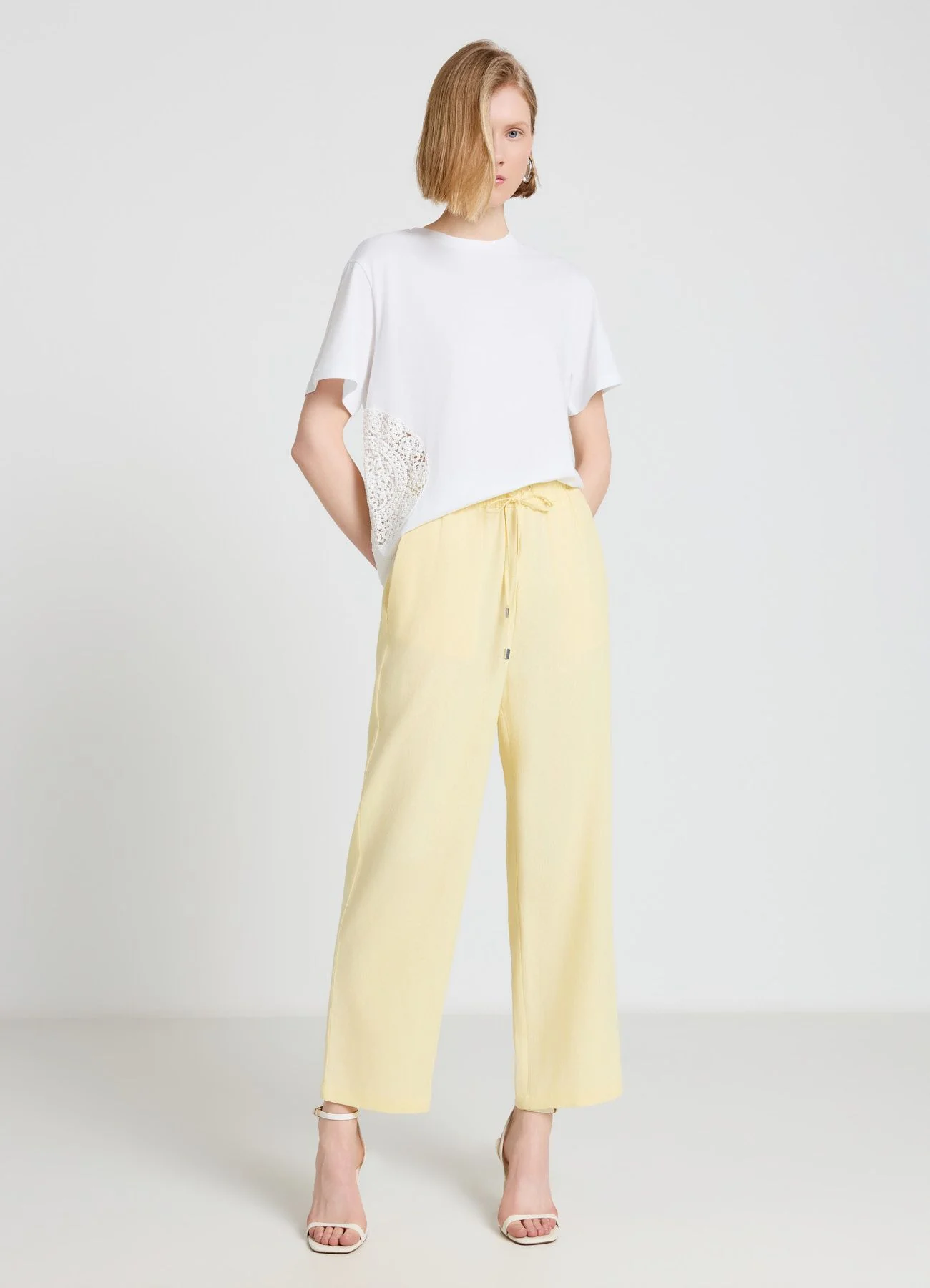 T-shirt con applicazione ricamata - Image 3