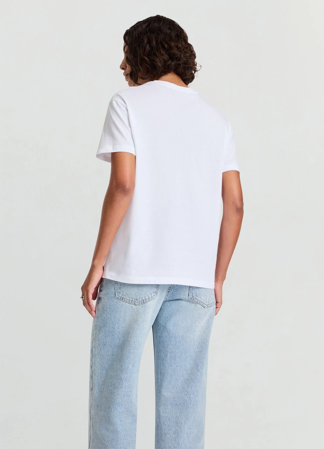 T-shirt con applicazioni di perle e strass - Image 3