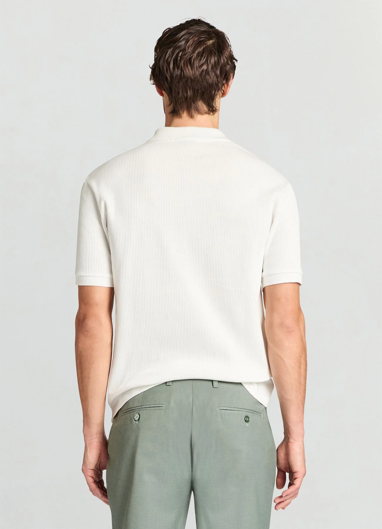 T-shirt con colletto a polo e scollo a V - Image 2