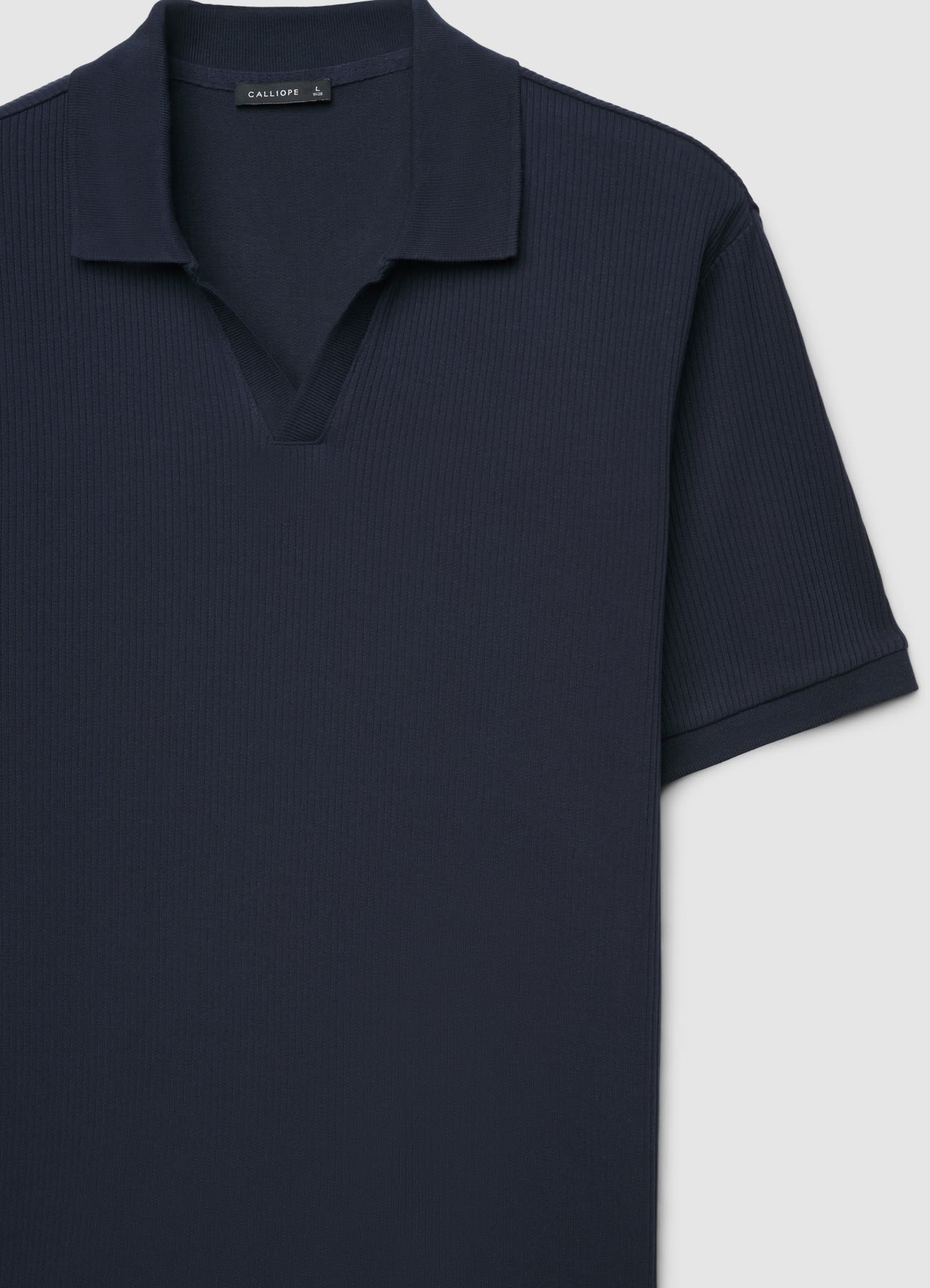 T-shirt con colletto a polo e scollo a V - Image 4