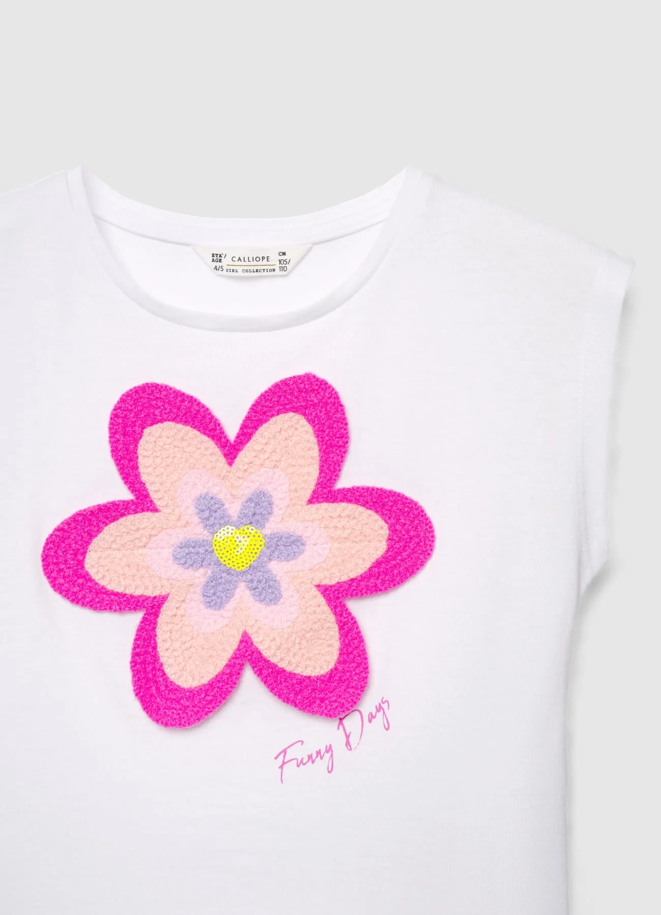 T-shirt con fiore in crochet