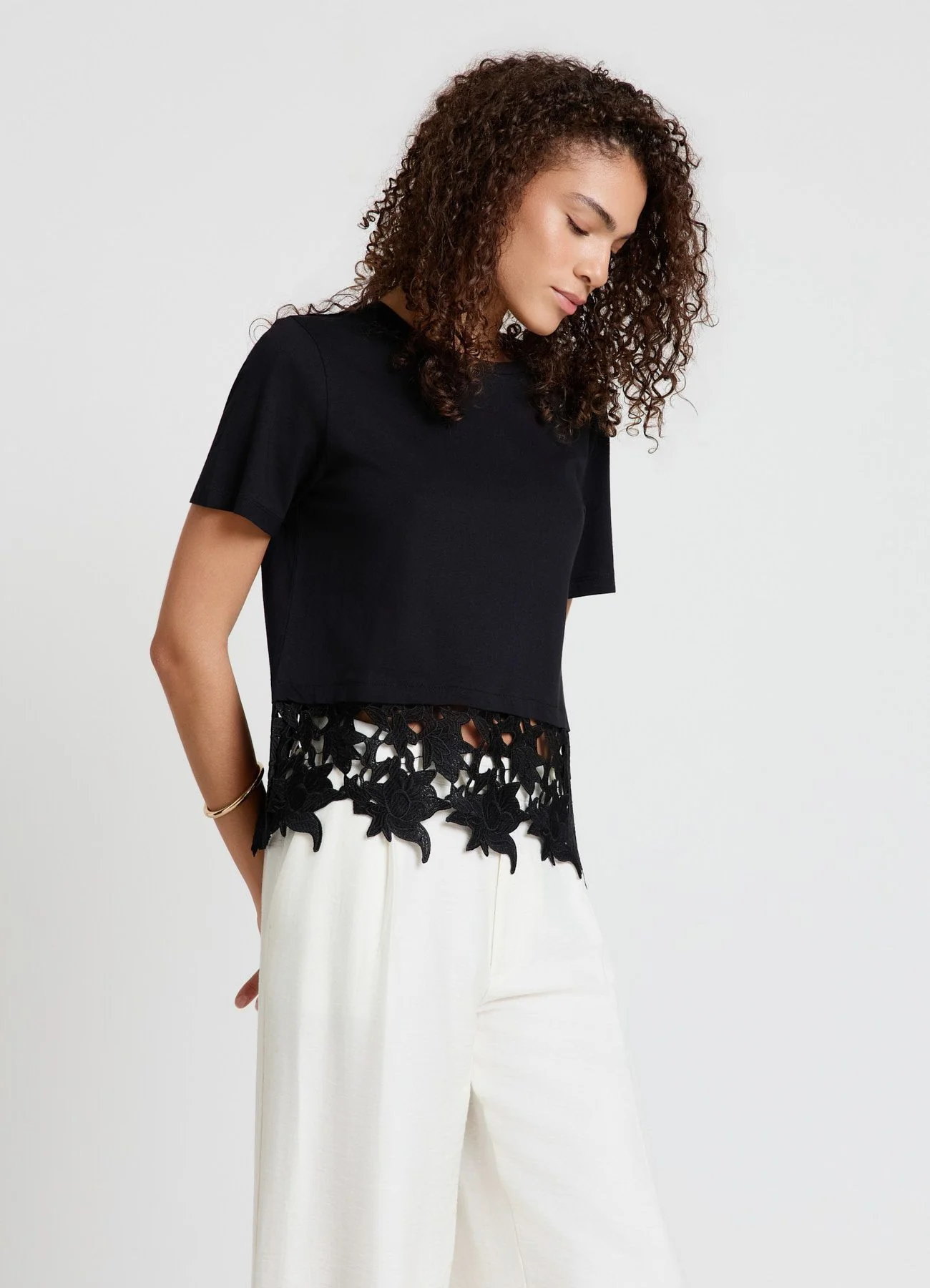 T-shirt con fondo in sangallo - Image 7