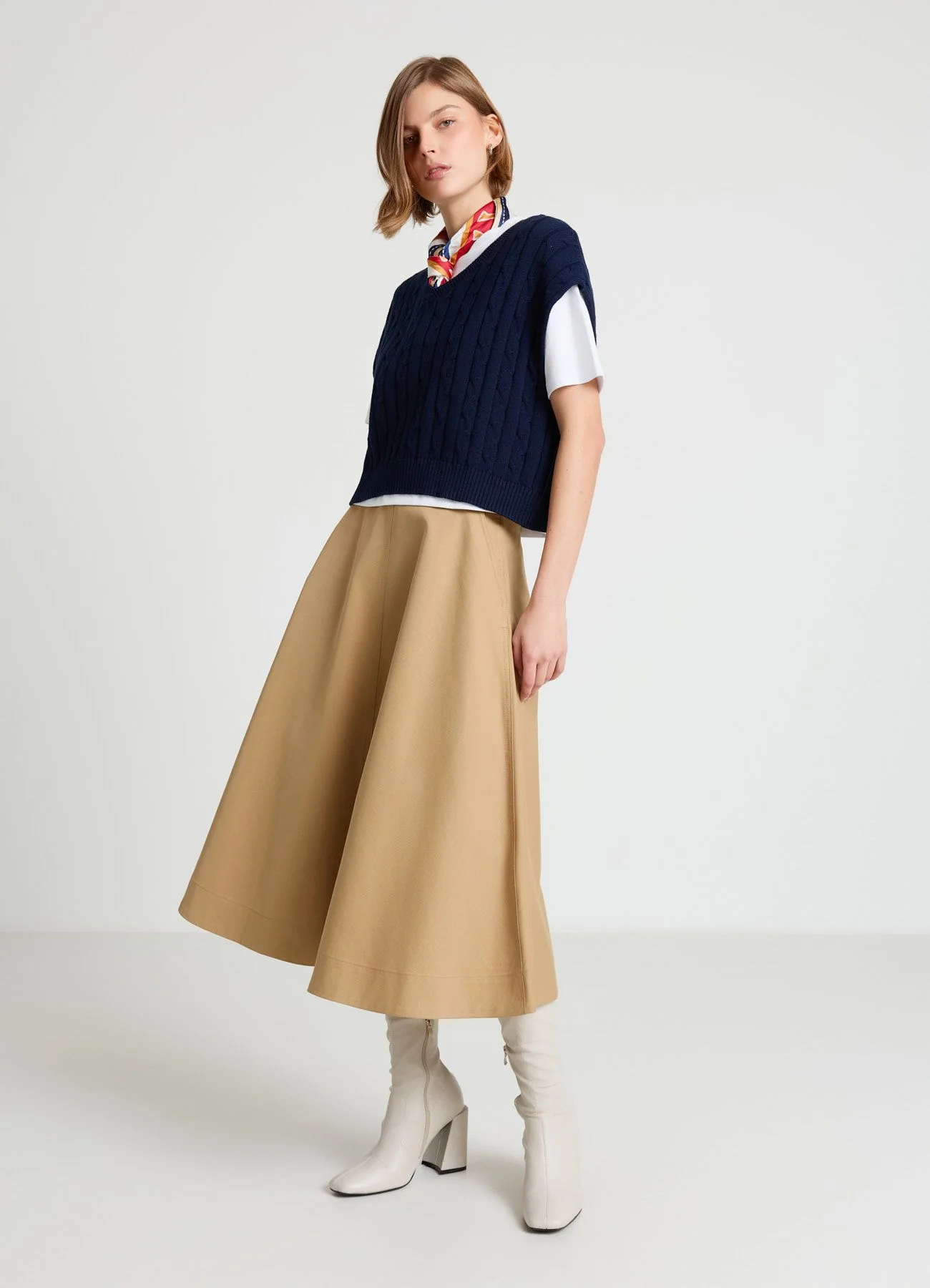 T-shirt con gilet lavorato a trecce - Image 2