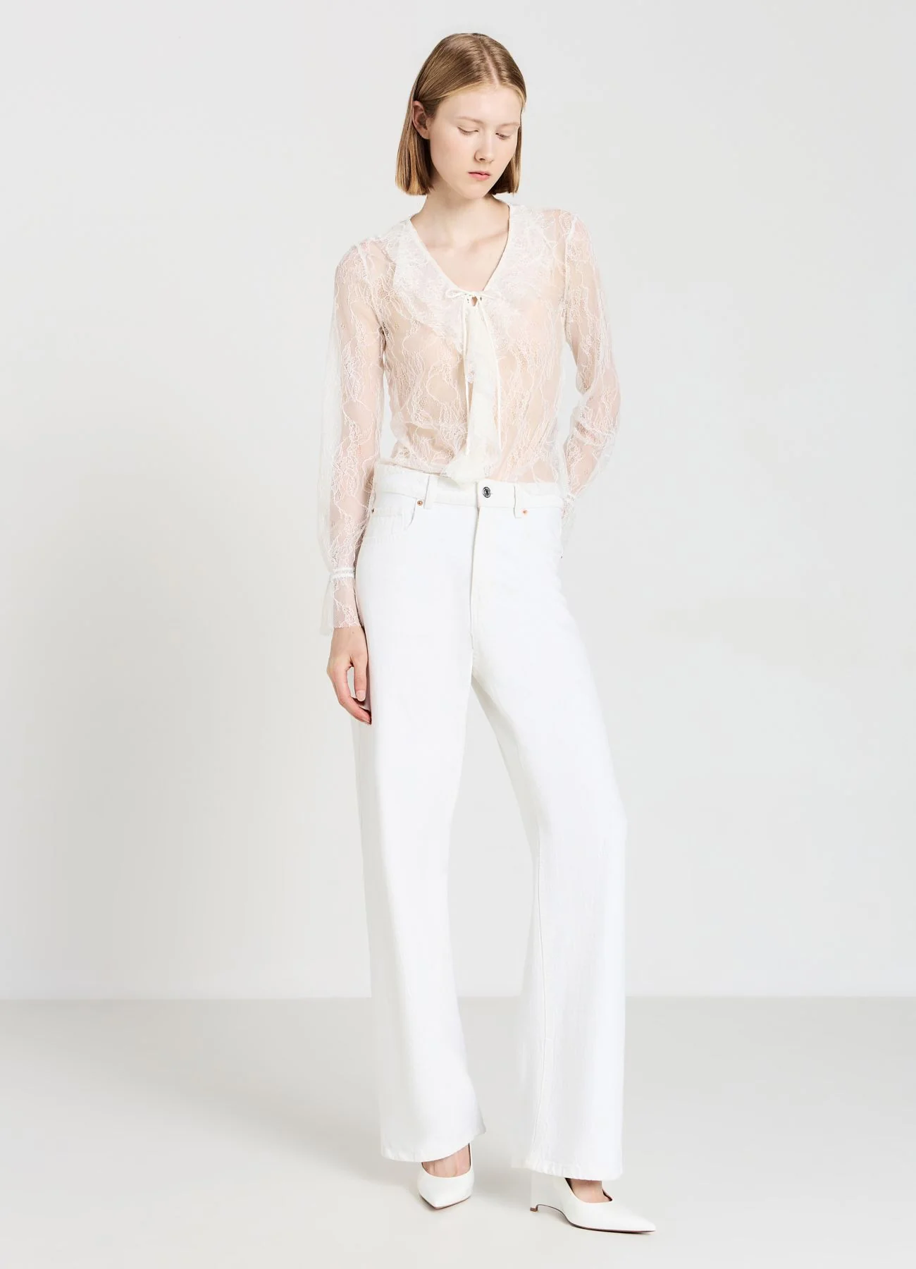 T-shirt con jabot in pizzo - Image 2