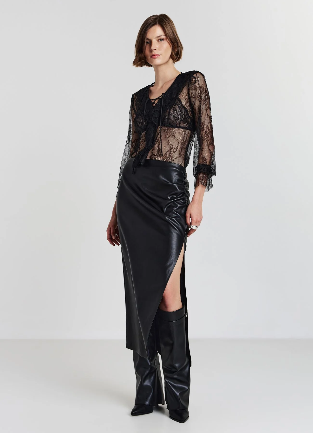 T-shirt con jabot in pizzo - Image 3