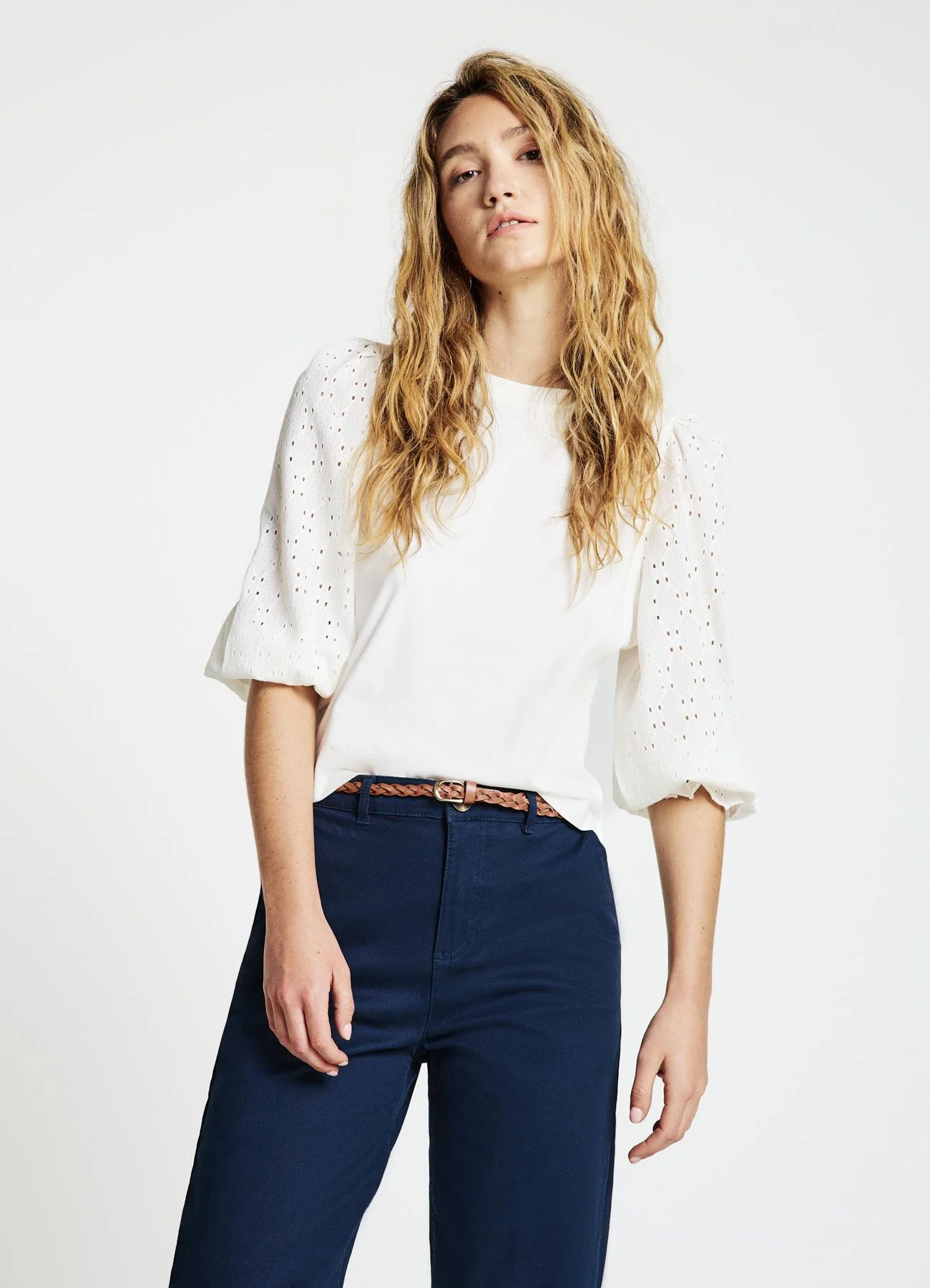 T-shirt con maniche traforate - Image 3
