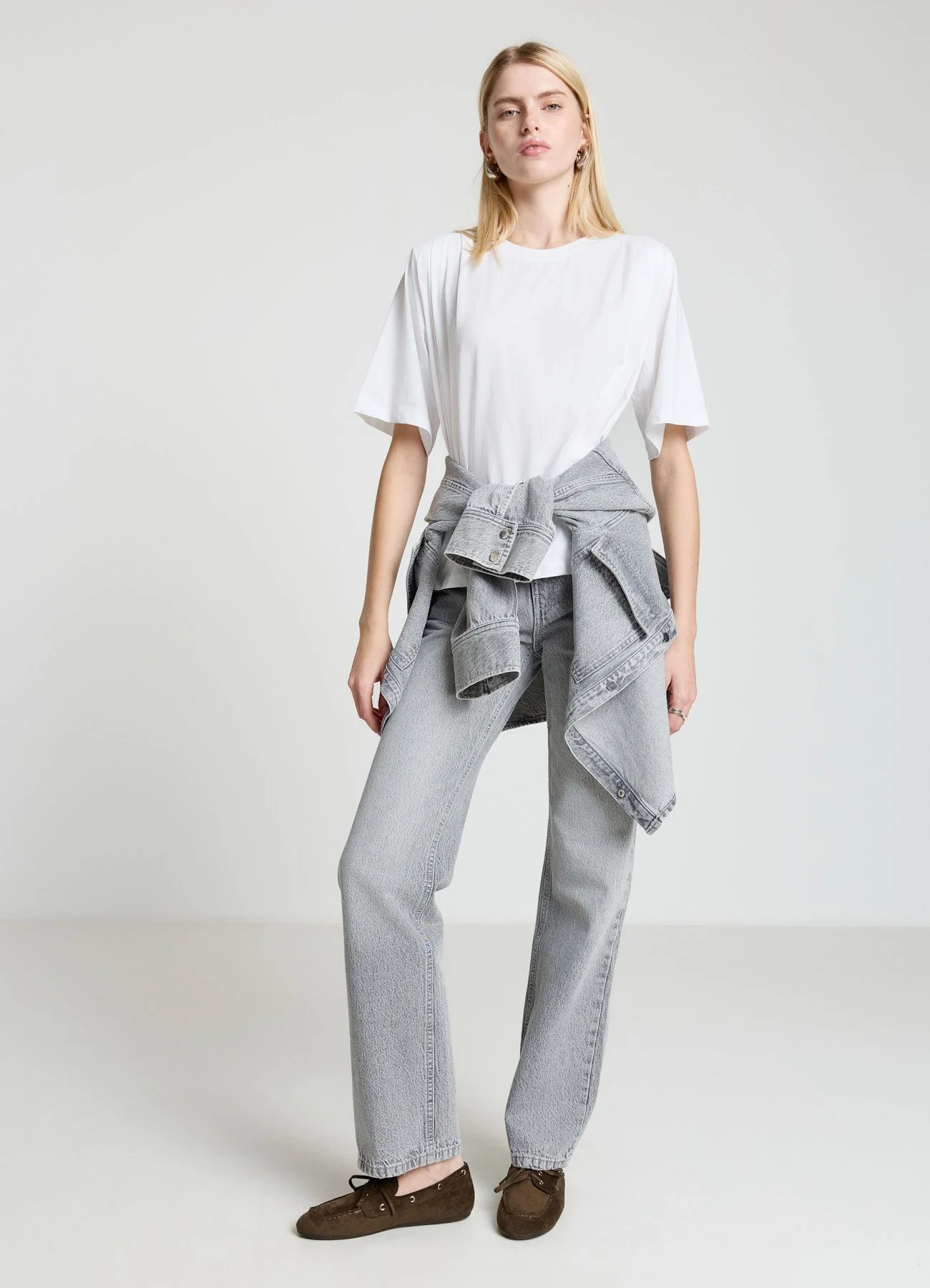 T-shirt con pieghe sulle spalle - Image 3