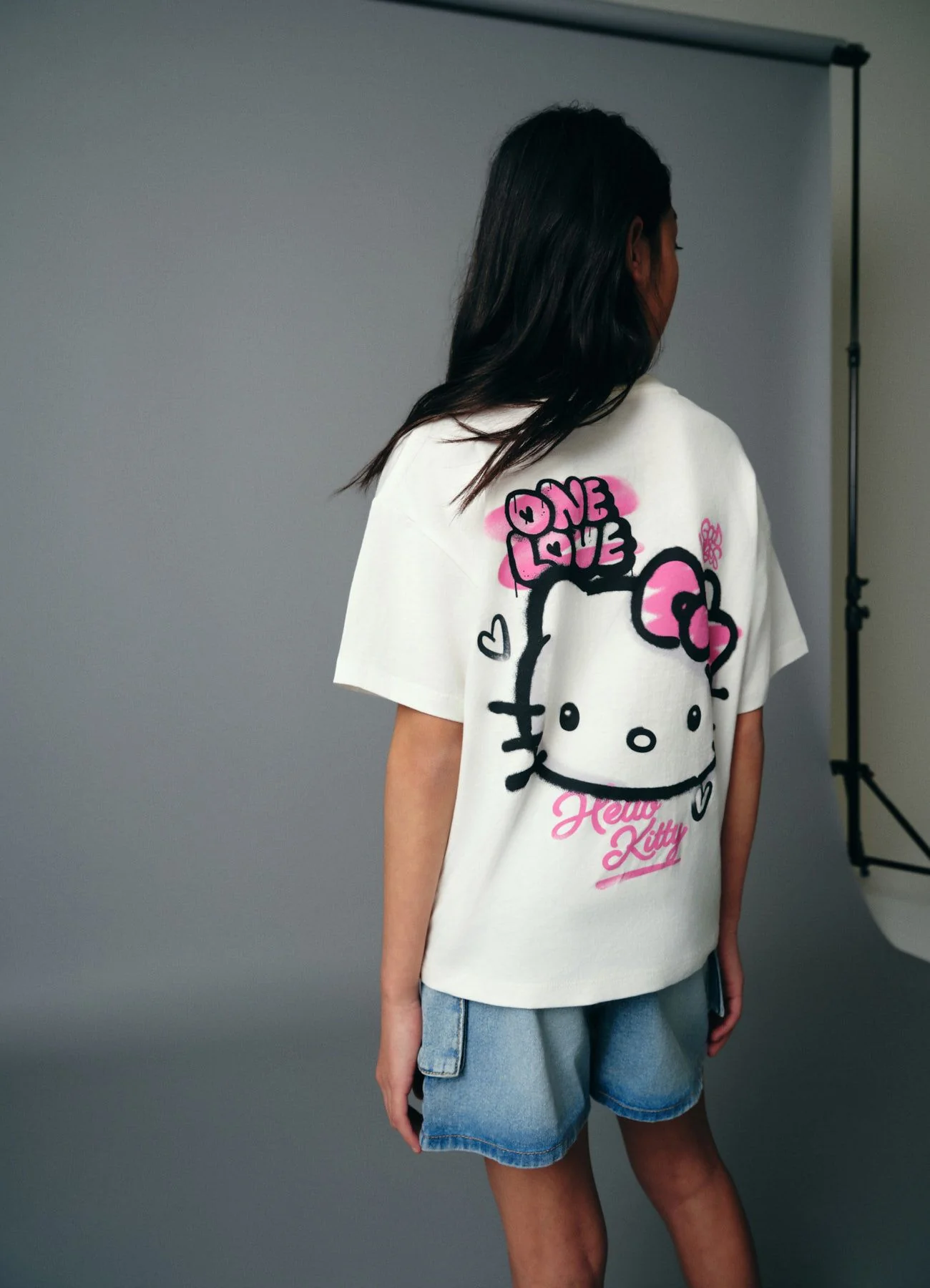 T-shirt con stampa Hello Kitty - Image 2