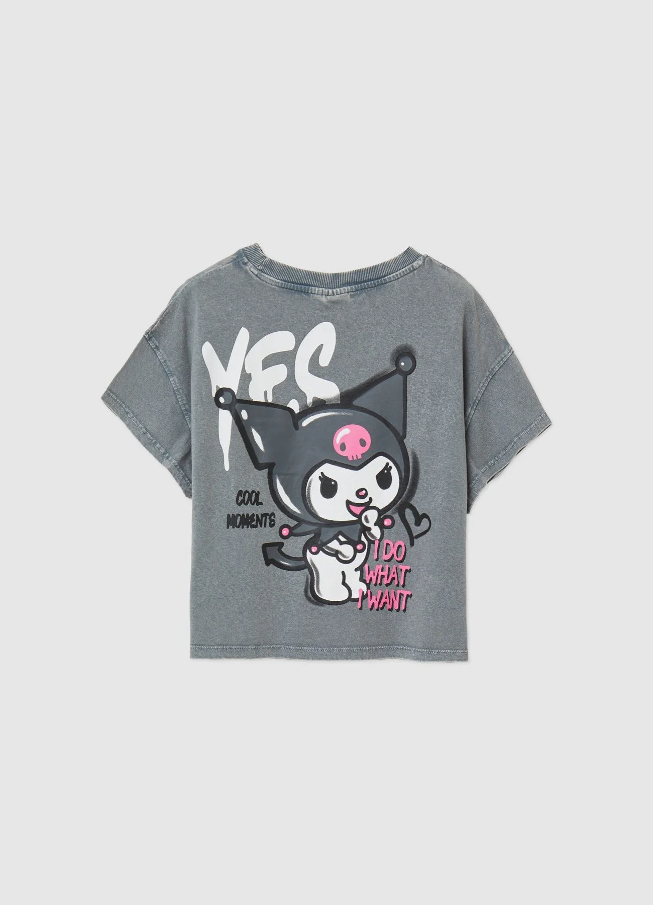 T-shirt con stampa Kuromi e scritte - Image 3