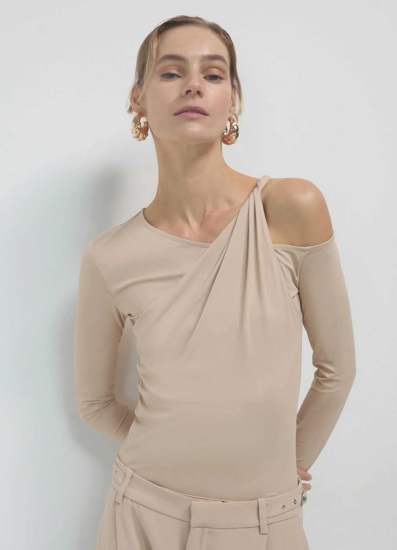 T-shirt cut out - Image 4