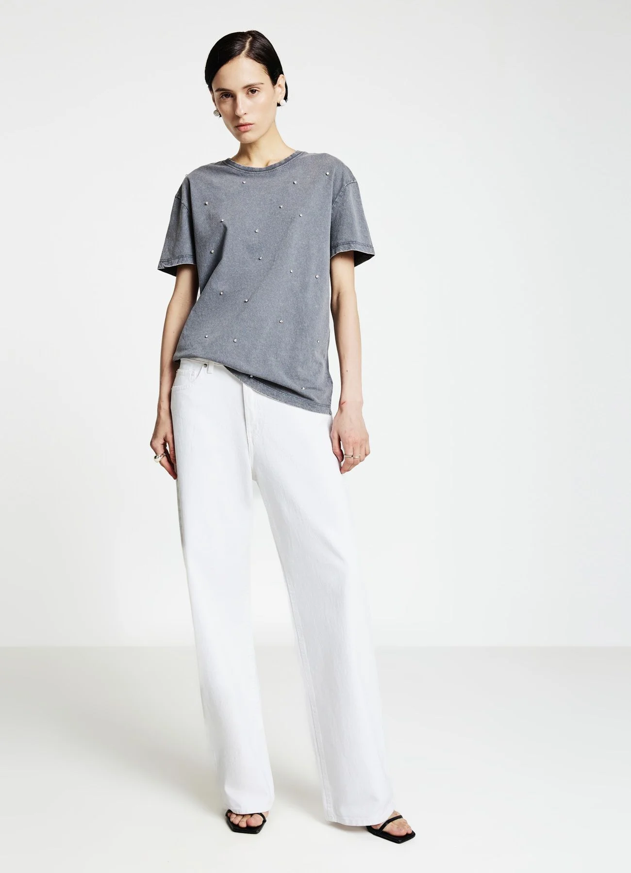 T-shirt effetto slavato con strass