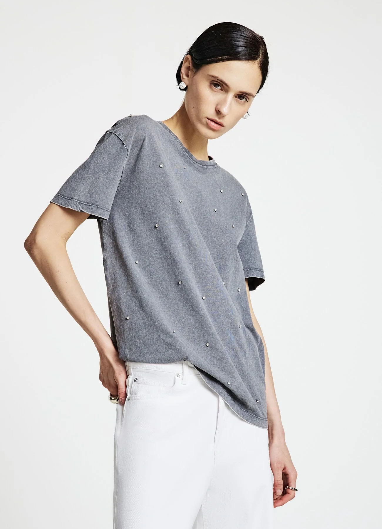 T-shirt effetto slavato con strass - Image 7