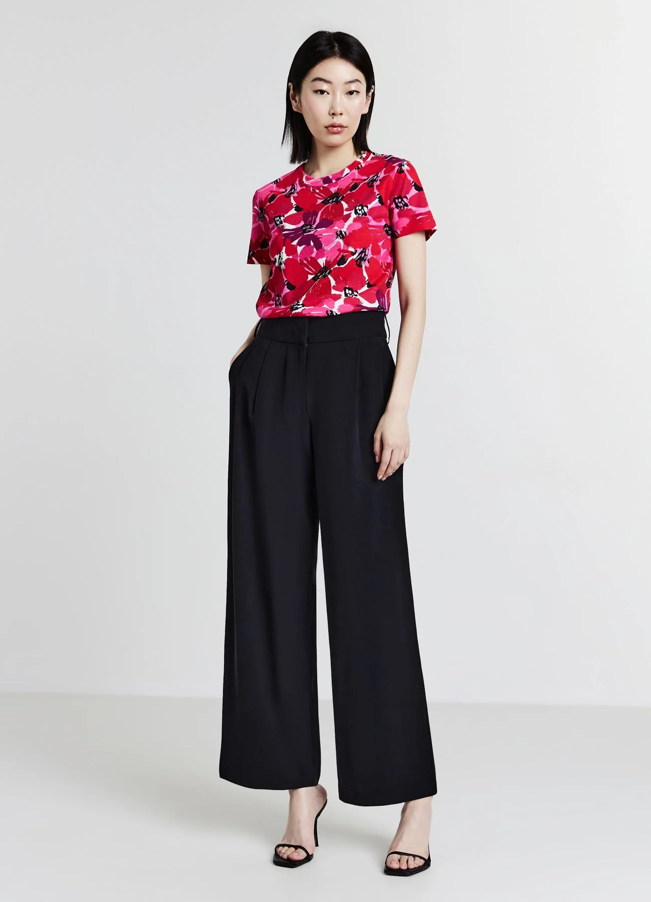 T-shirt fantasia fiori all over