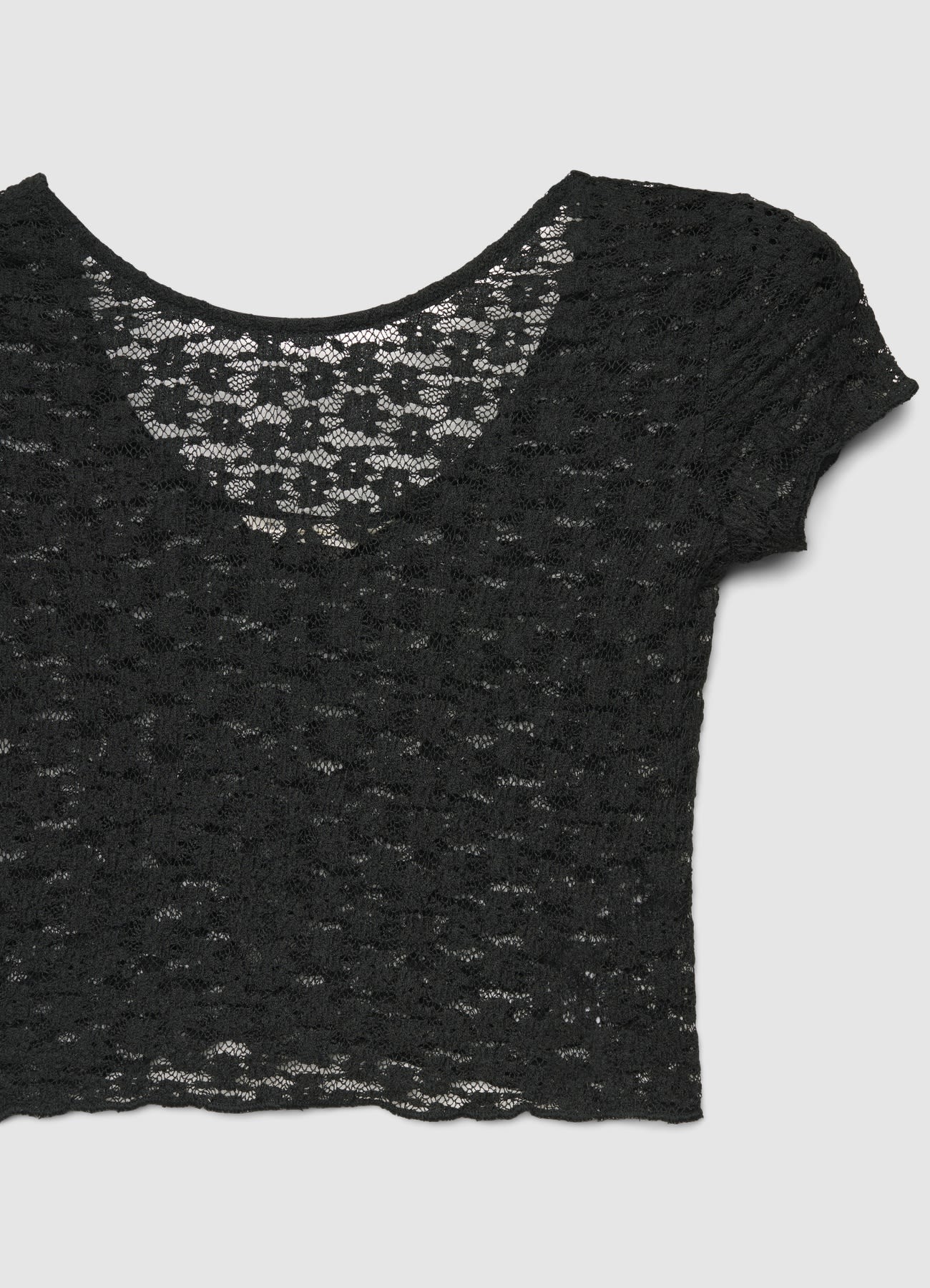 T-shirt in pizzo con scollo ampio