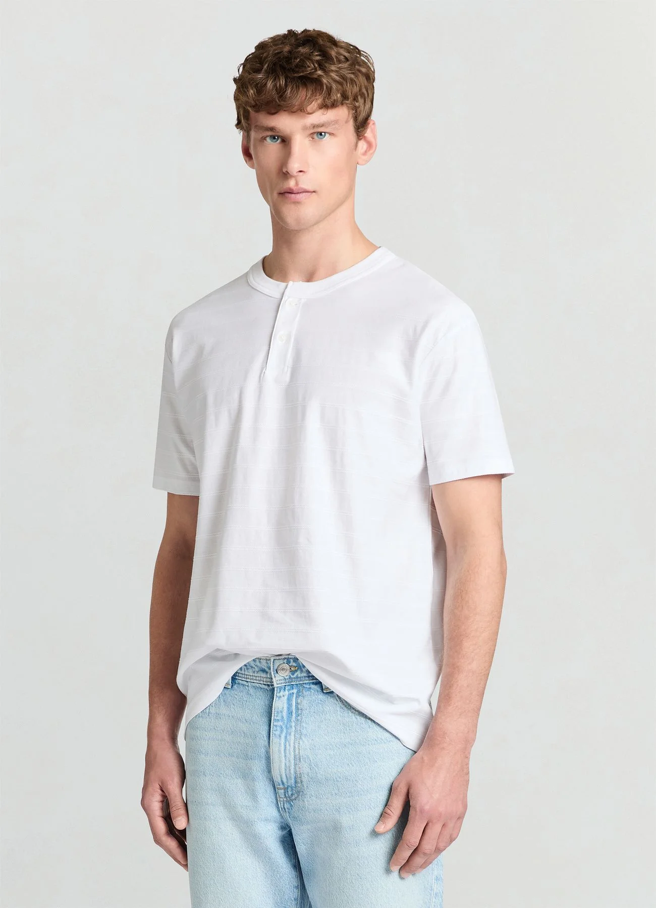 T-shirt serafino con motivo a righe in rilievo - Image 3