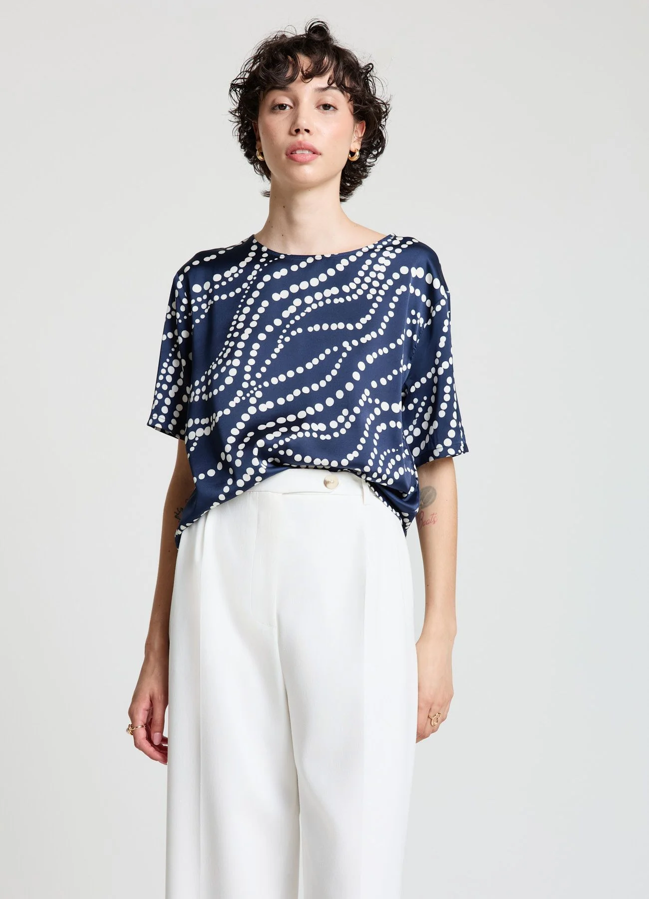 T-shirt simil satin stampa geometrica - Image 3