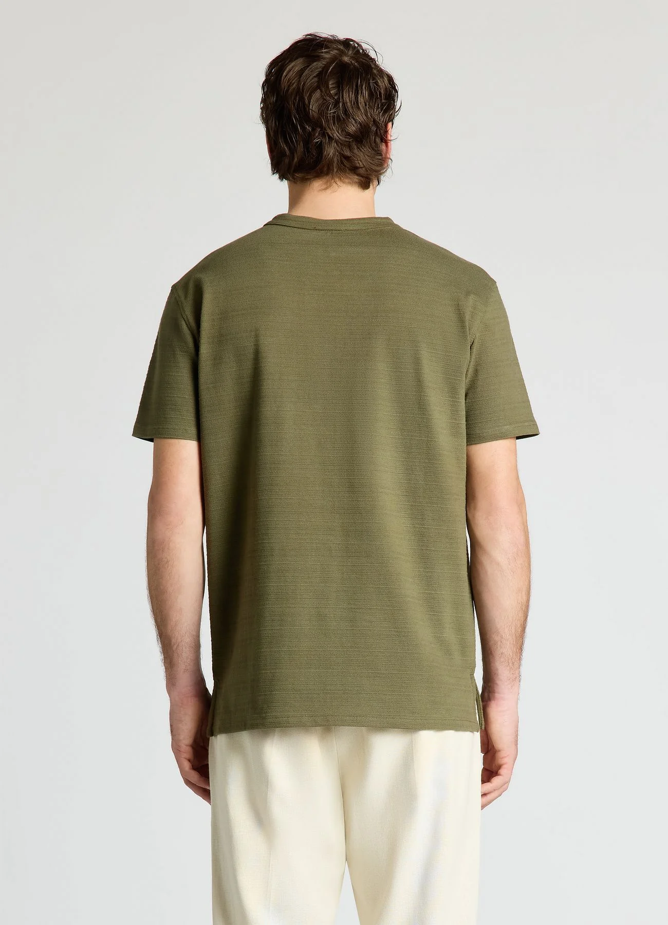 T-shirt tinta unita con collo serafino - Image 2