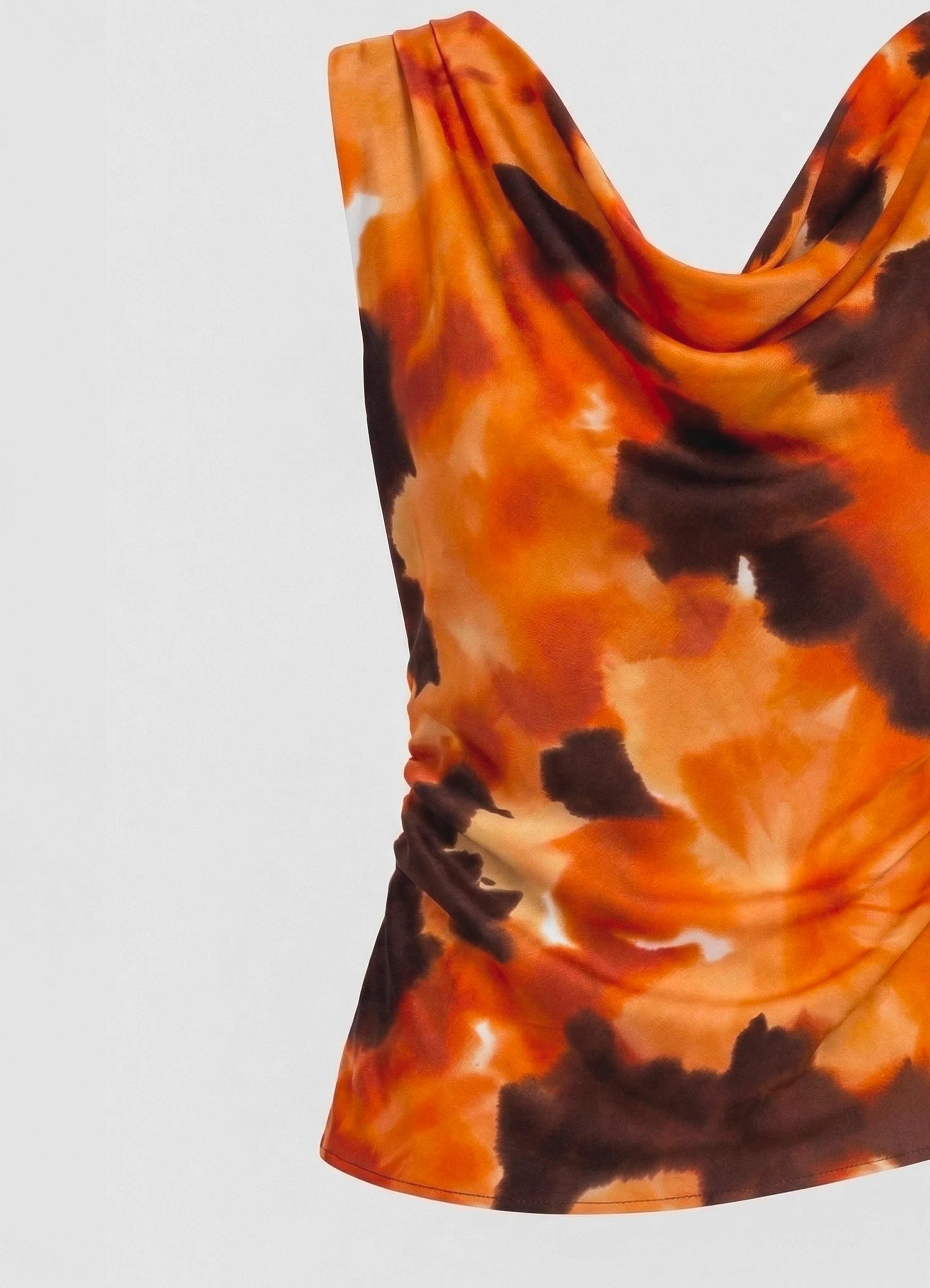 Top con scollo drappeggiato fantasia fiori tie dye