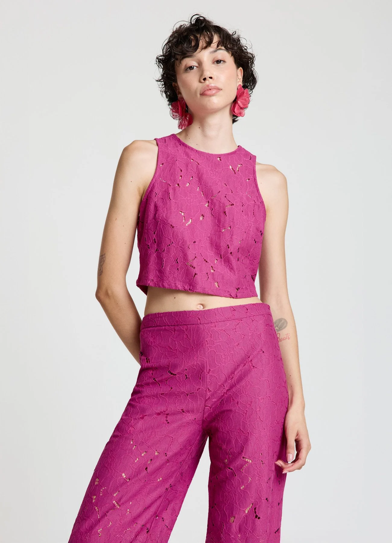 Top in pizzo con zip