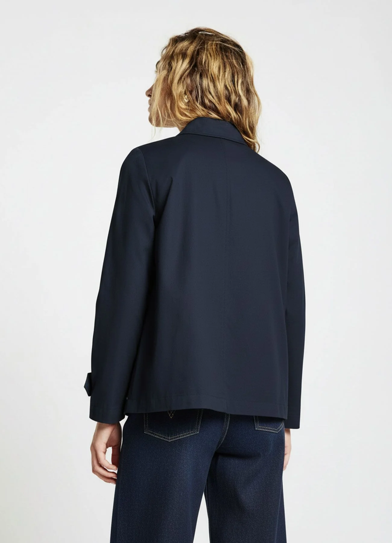 Trench corto con colletto classico - Image 3