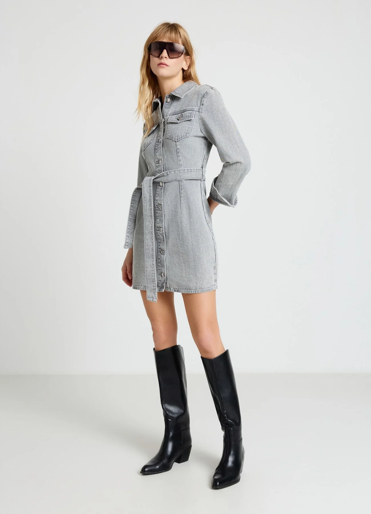 Vestito camicia con cintura e bottoni