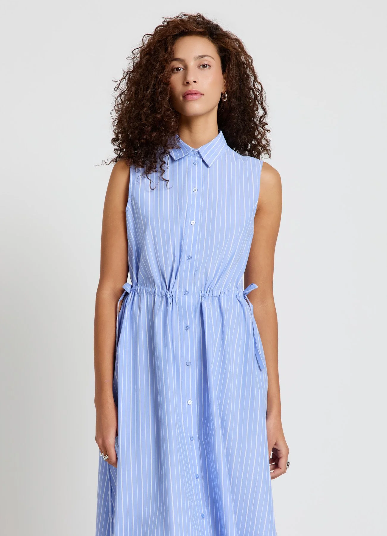 Vestito chemisier lungo a righe con lacci
