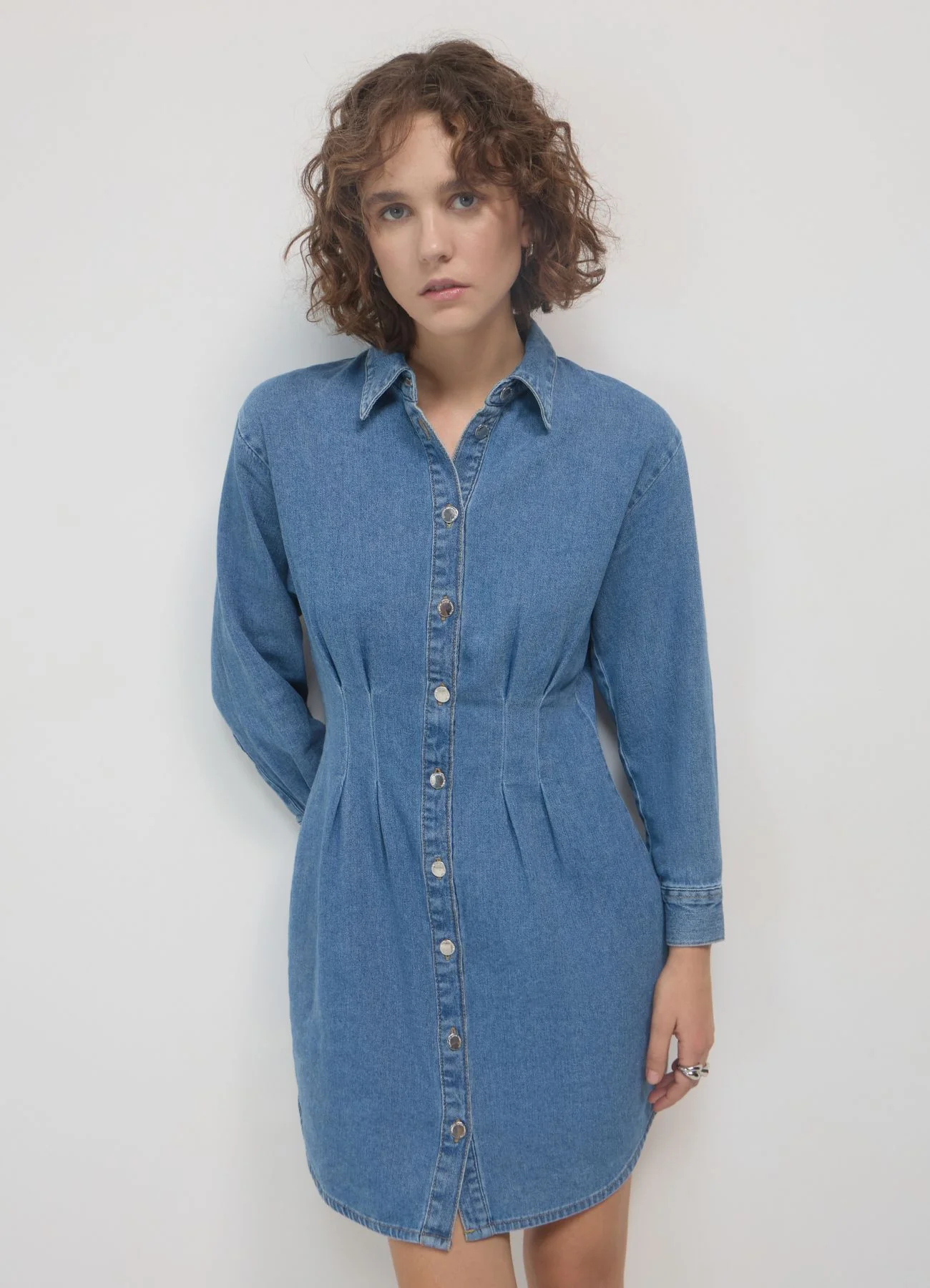 Vestito in denim con pinces - Image 4