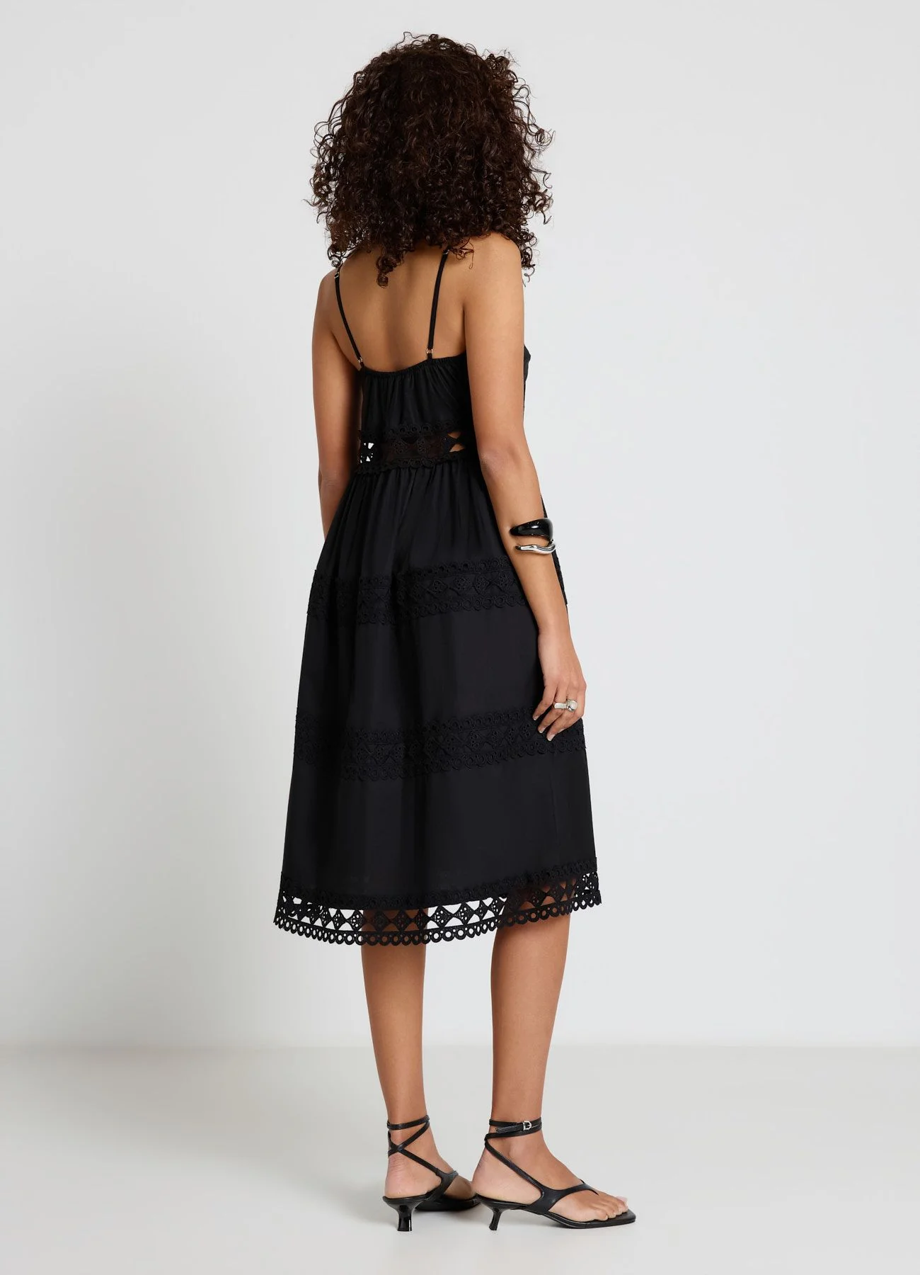 Vestito lungo con spalline e inserti traforati - Image 3
