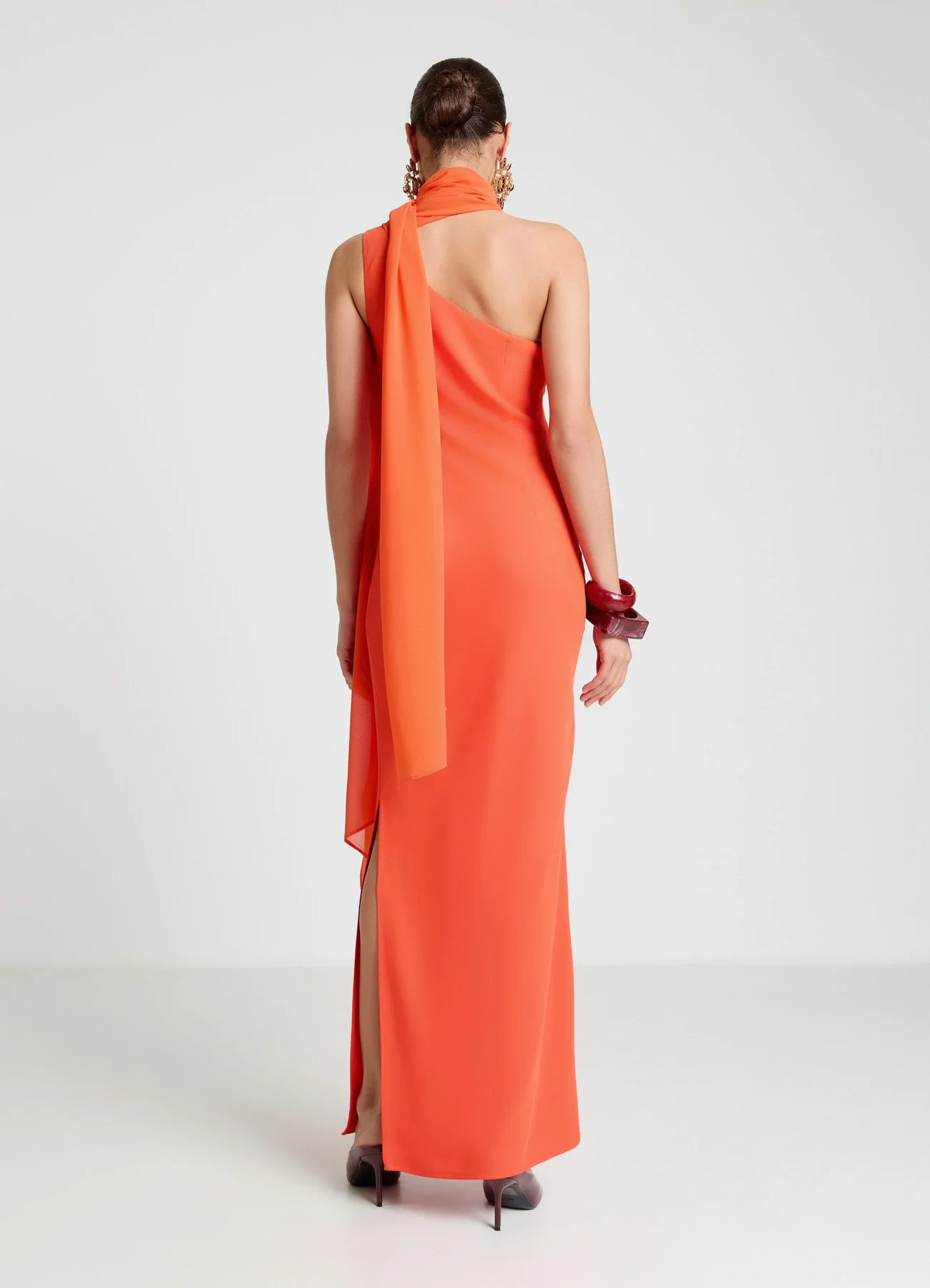 Vestito lungo monospalla con drappeggio