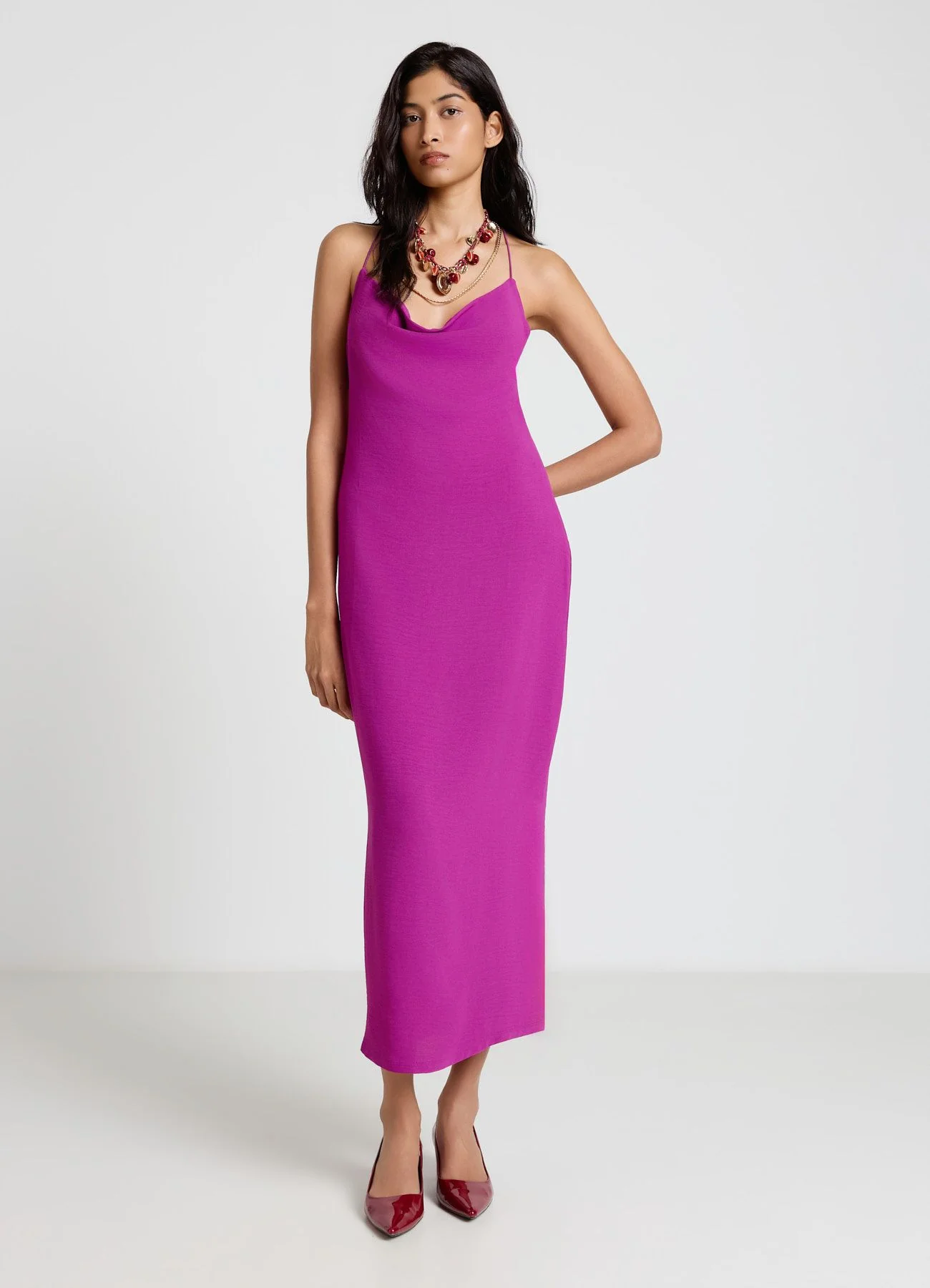 Vestito lungo scollato con spalline incrociate
