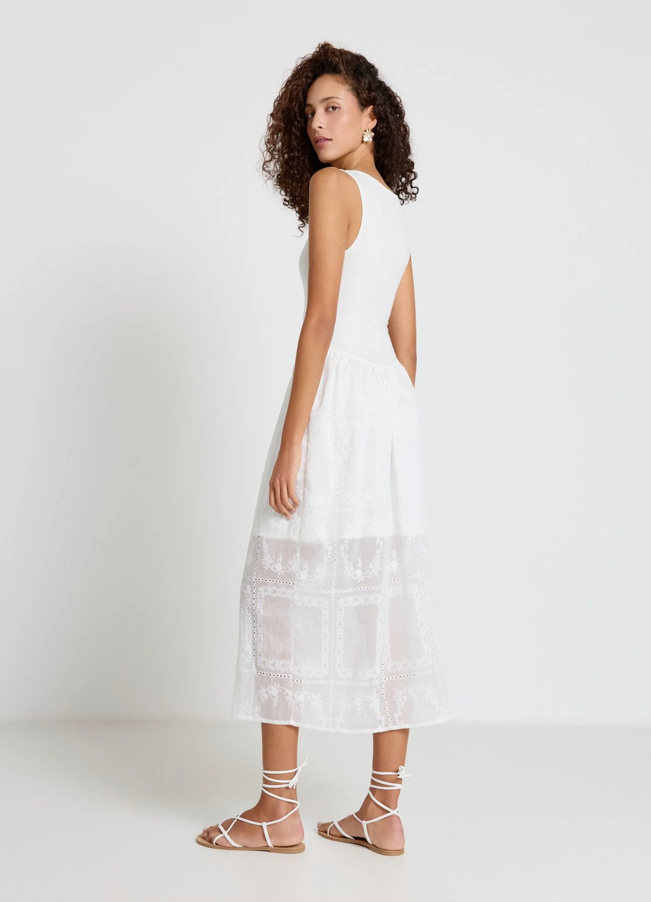 Vestito lungo smanicato con gonna ricamata - Image 3