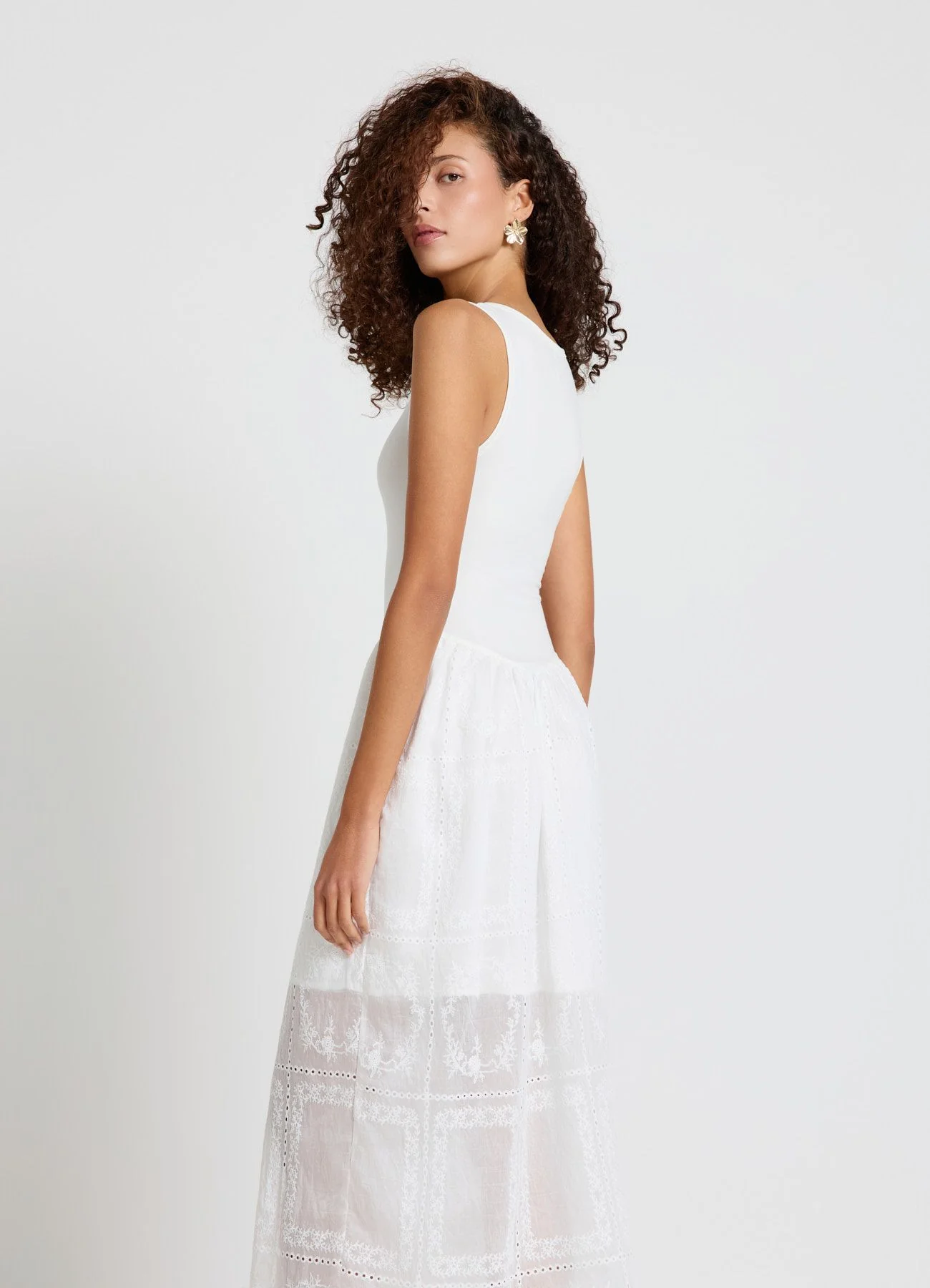 Vestito lungo smanicato con gonna ricamata - Image 4