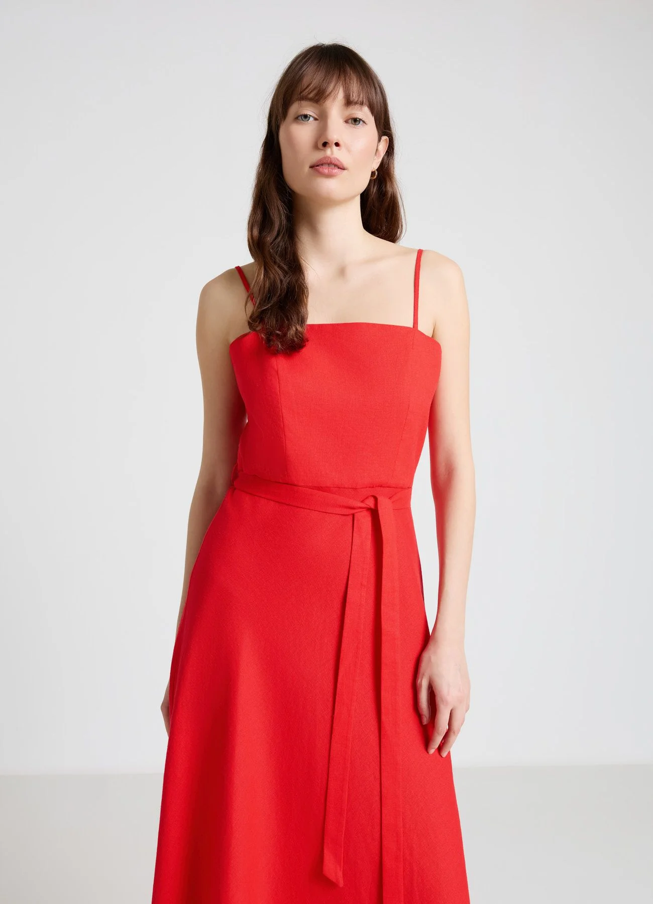Vestito lungo svasato con cintura