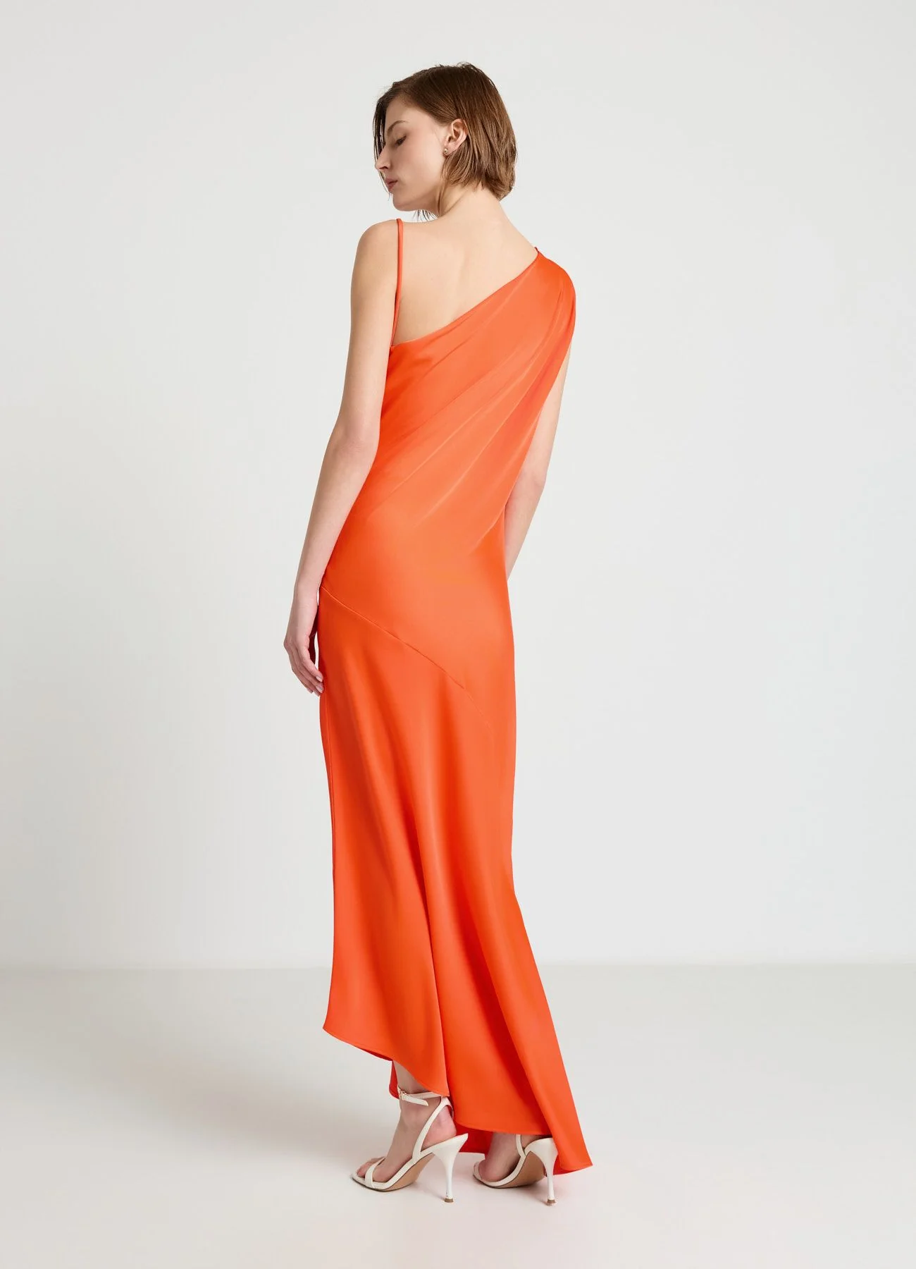 Vestito monospalla con scollo drappeggiato in similsatin